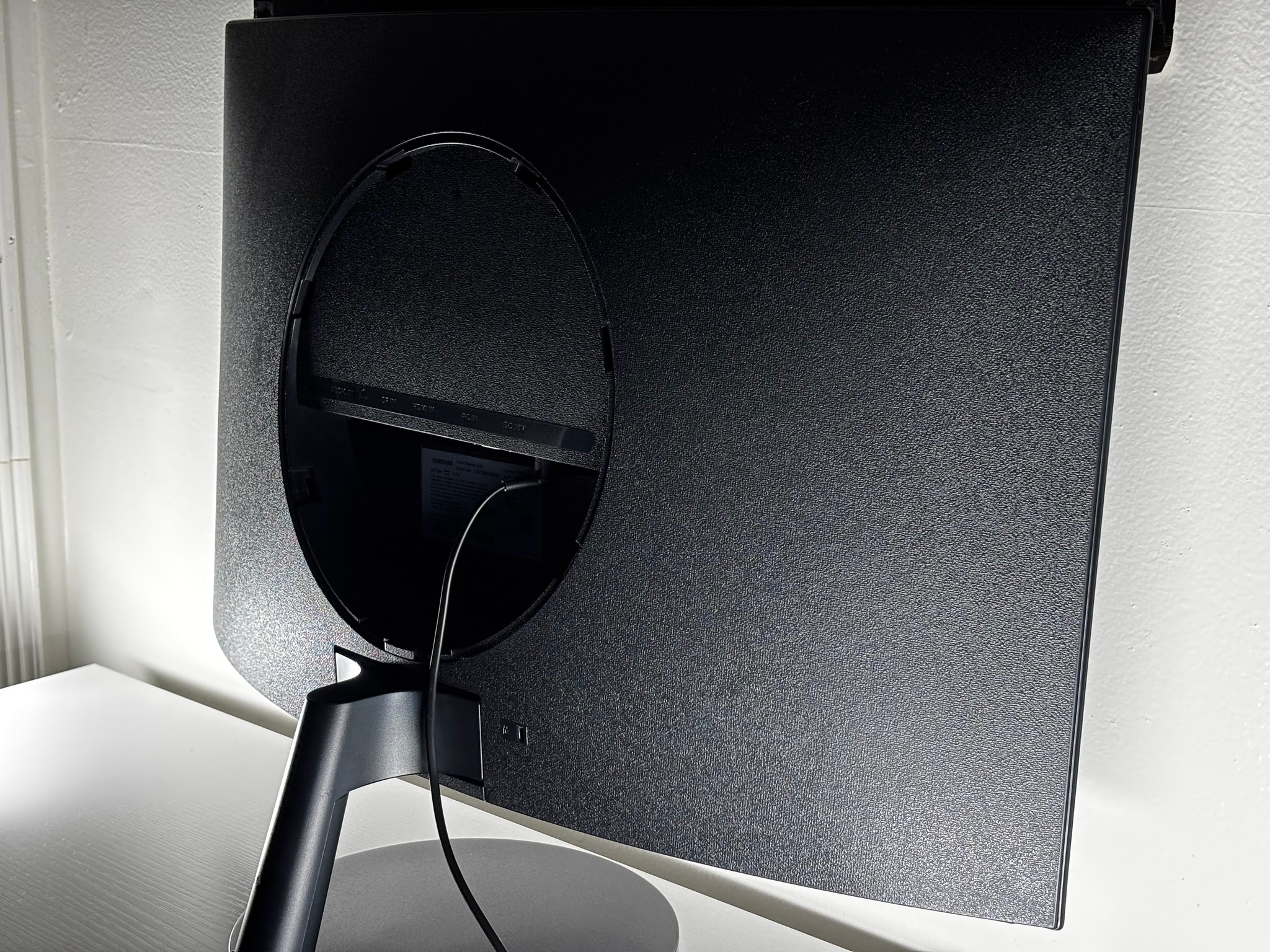 Samsung 27" Curved Monitor - 1080p, 75Hz, with Free-Sync. Includes Power Cable and Detachable Stand.
