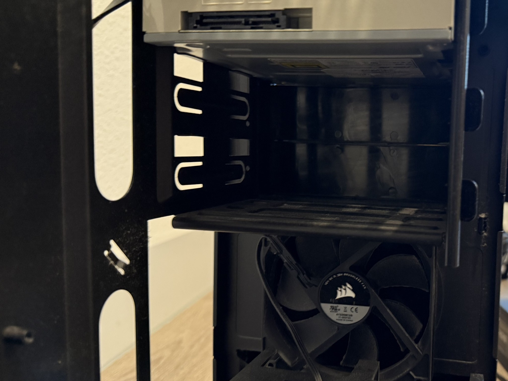 Corsair Carbide Series 200R ATX Mid Tower; Original Case Fans; Asus DRW-24B1ST/BLK/B/AS DVD/CD