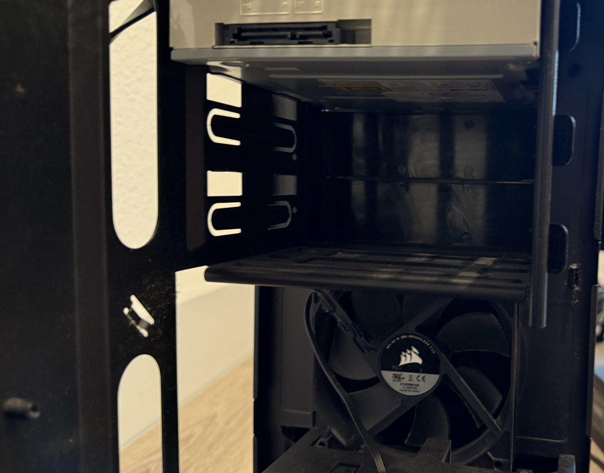 Corsair Carbide Series 200R ATX Mid Tower; Original Case Fans; Asus DRW-24B1ST/BLK/B/AS DVD/CD
