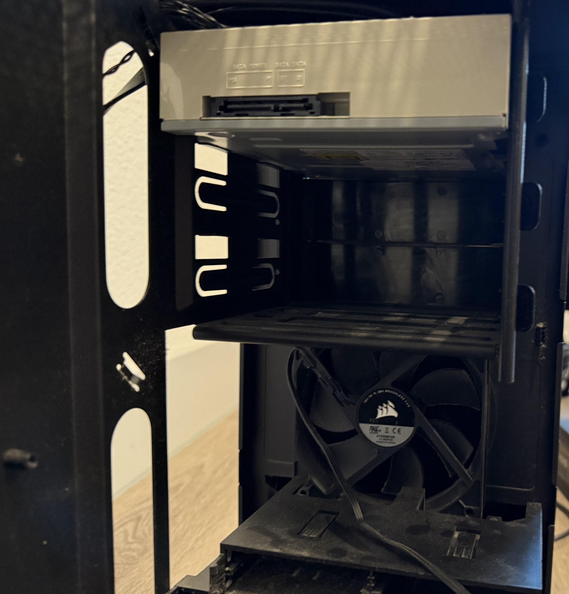 Corsair Carbide Series 200R ATX Mid Tower; Original Case Fans; Asus DRW-24B1ST/BLK/B/AS DVD/CD