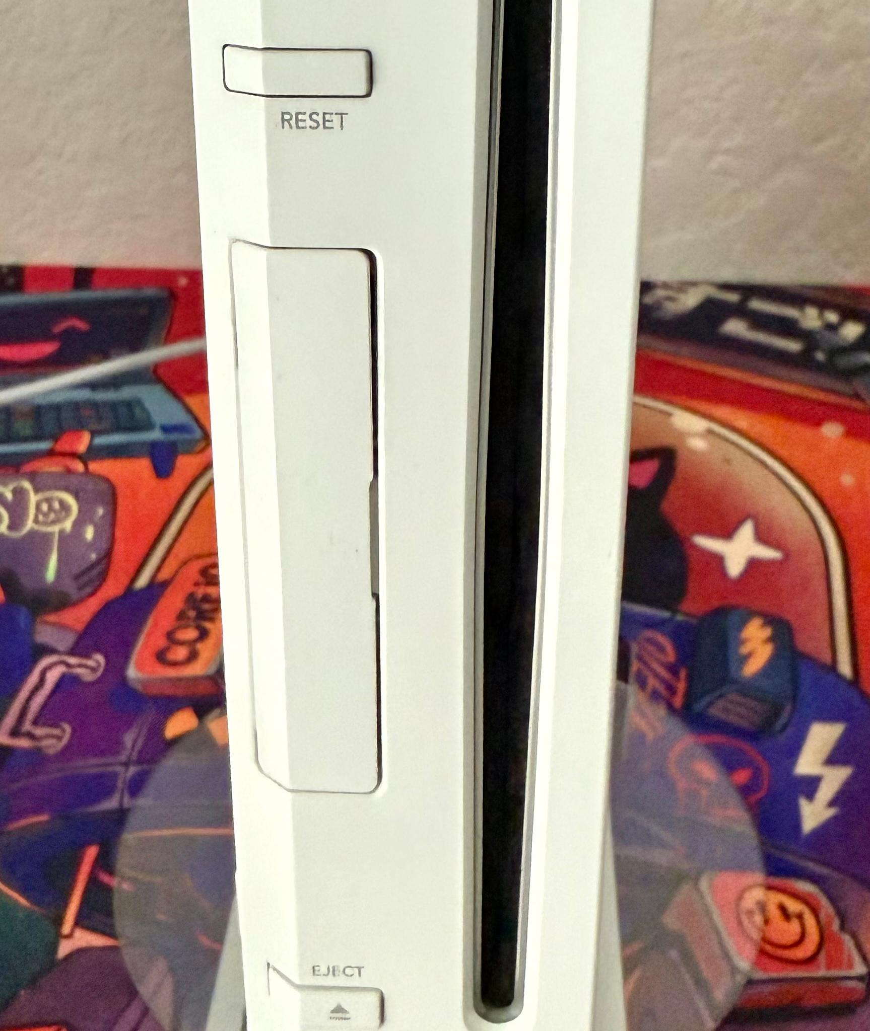 Nintendo Wii Gaming Console + Wii Sports | Controllers | 3 Games