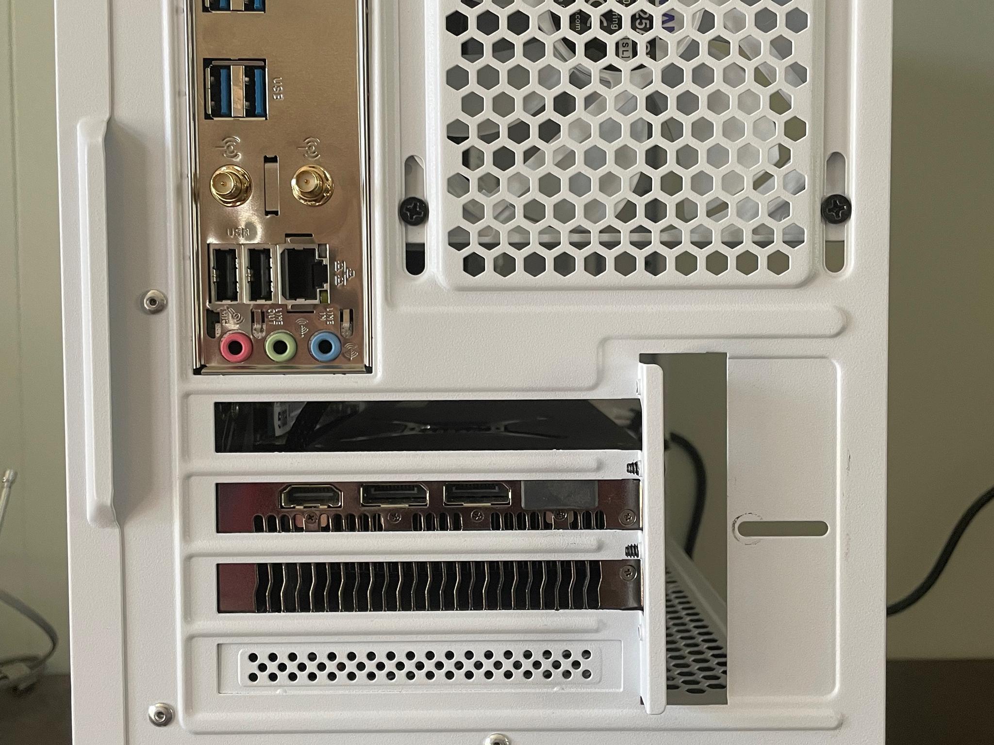 White Ryzen 7 Vega 64 gaming pc