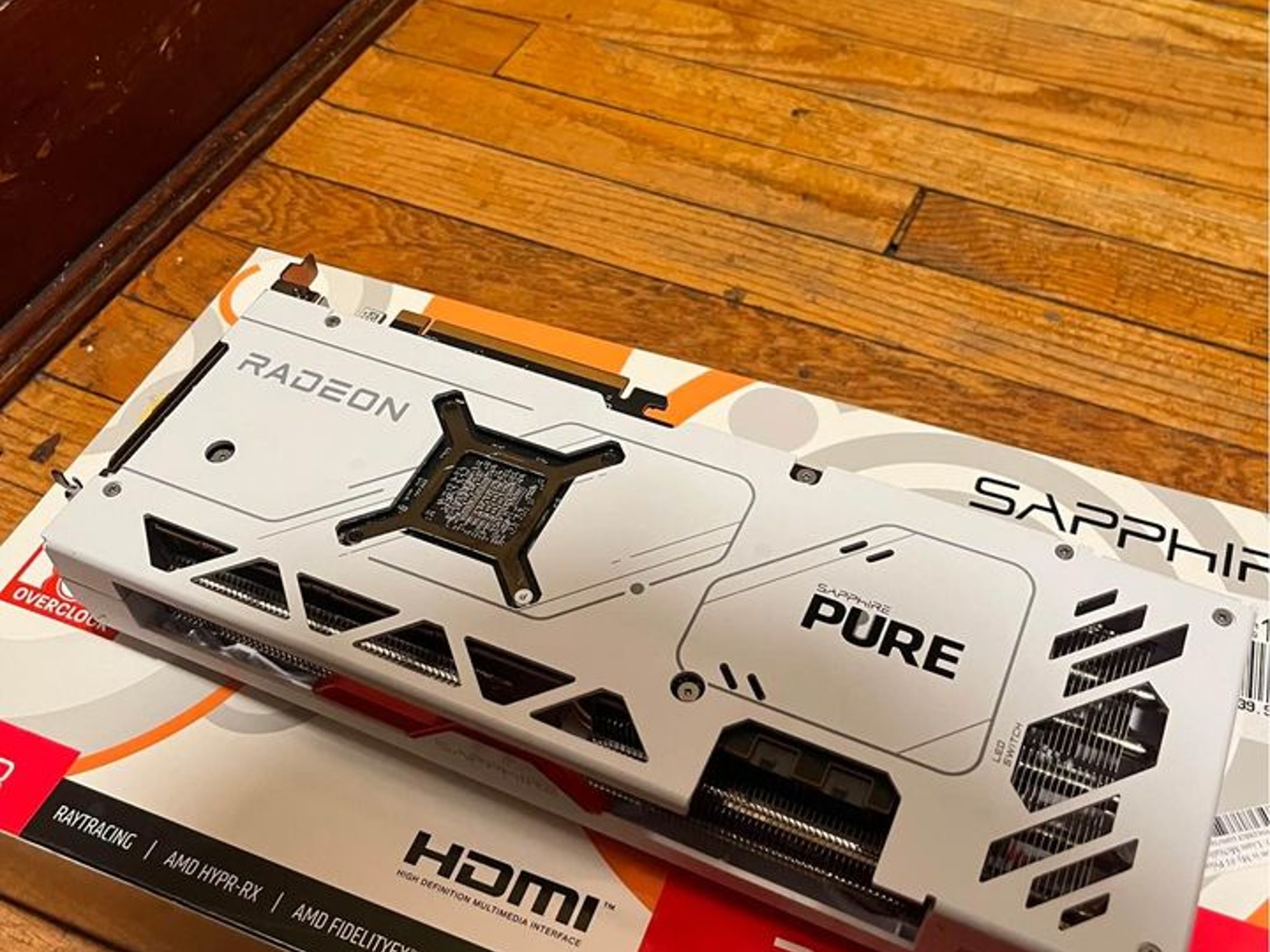 Sapphire Pure AMD Radeon RX 7800XT 16GB