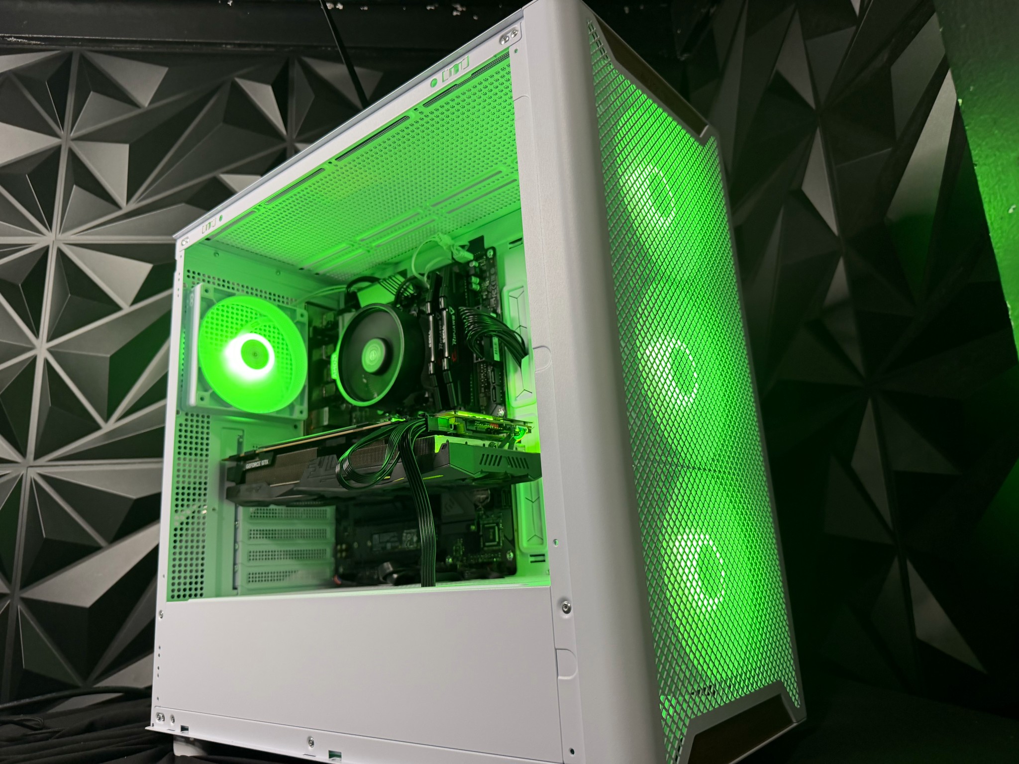 🤍🌲 WHITE WOOD TI 🌲🤍Ryzen 5 5500| GTX 1080Ti| 16 GB DDR4| 500 GB NVMe| 650W PSU