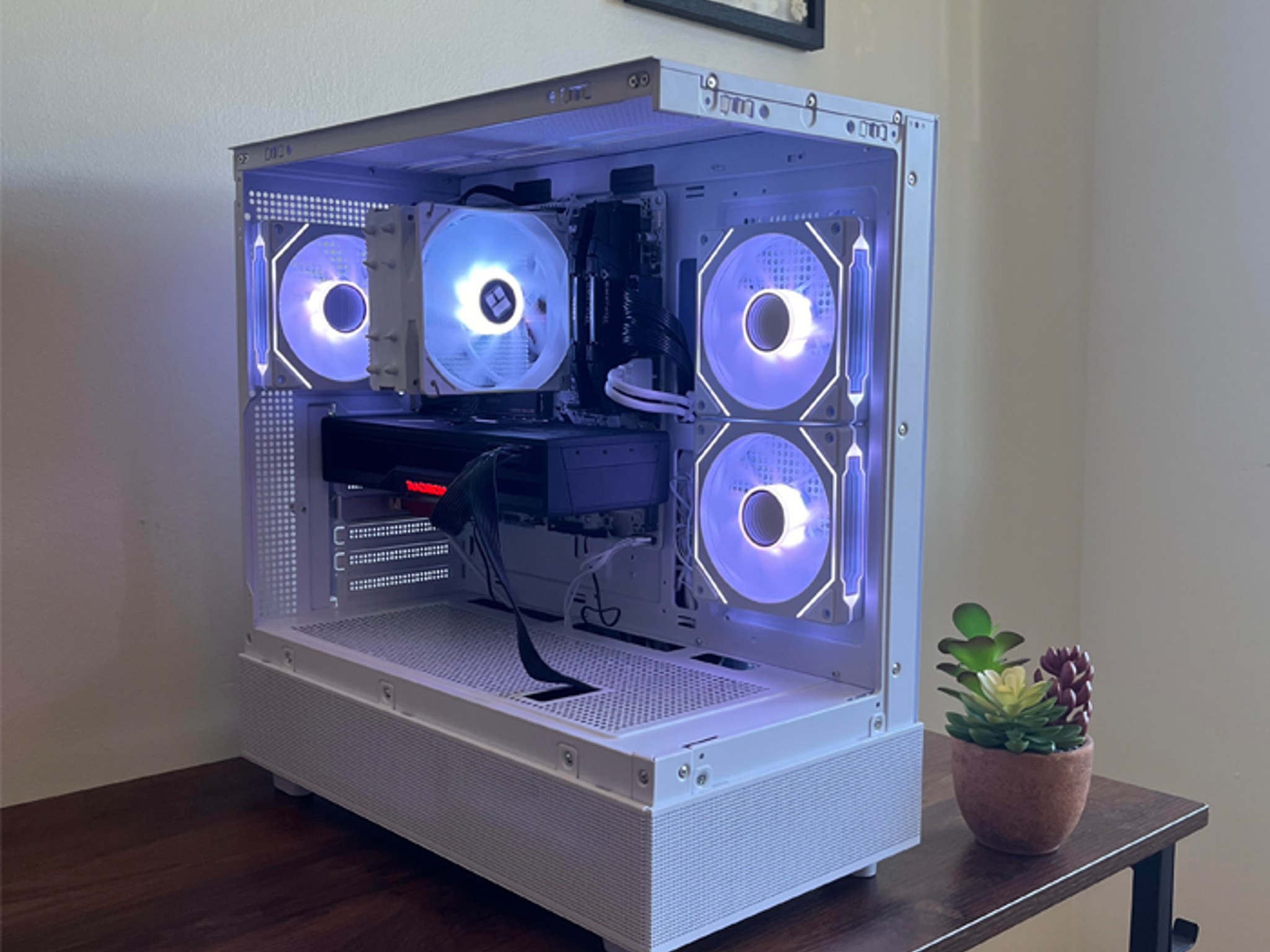 White Night - 6800XT - 5600X - 32GB - 2TB SSD