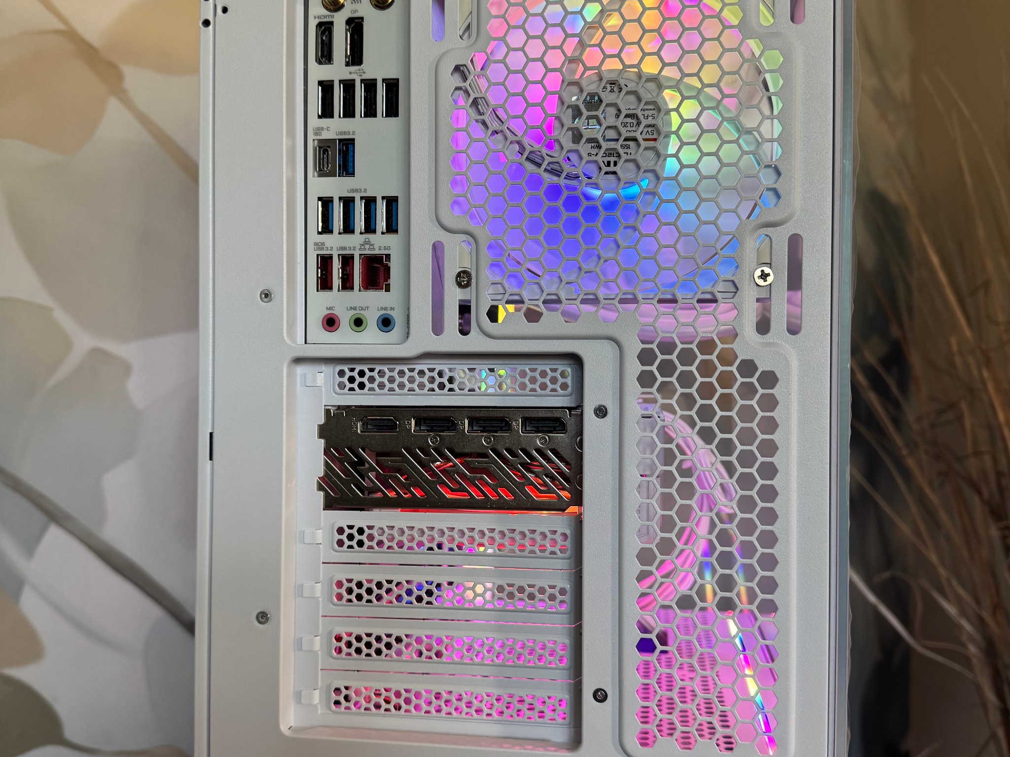 Elite All-White Gaming PC | Ryzen 7 7700X | ASRock RX 9070 XT 16GB | 32GB DDR5-6000 | 2TB SSD