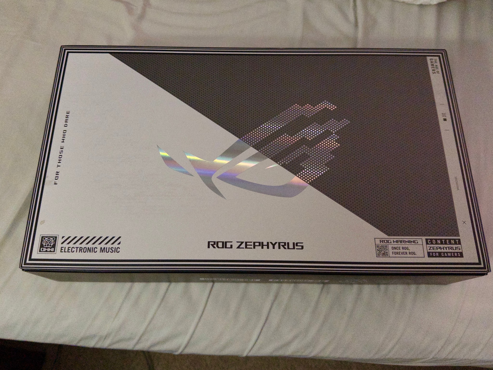 ASUS ROG Zephyrus G14 14" Gaming Laptop, Ryzen 9 6900HS, RX 6700S, 16GB RAM, 1TB SSD, White, (2022)