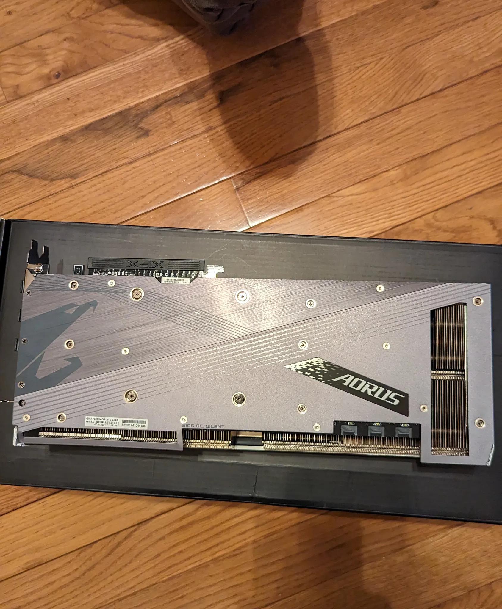 White AORUS Radeon™ RX 7900 XTX ELITE 24G