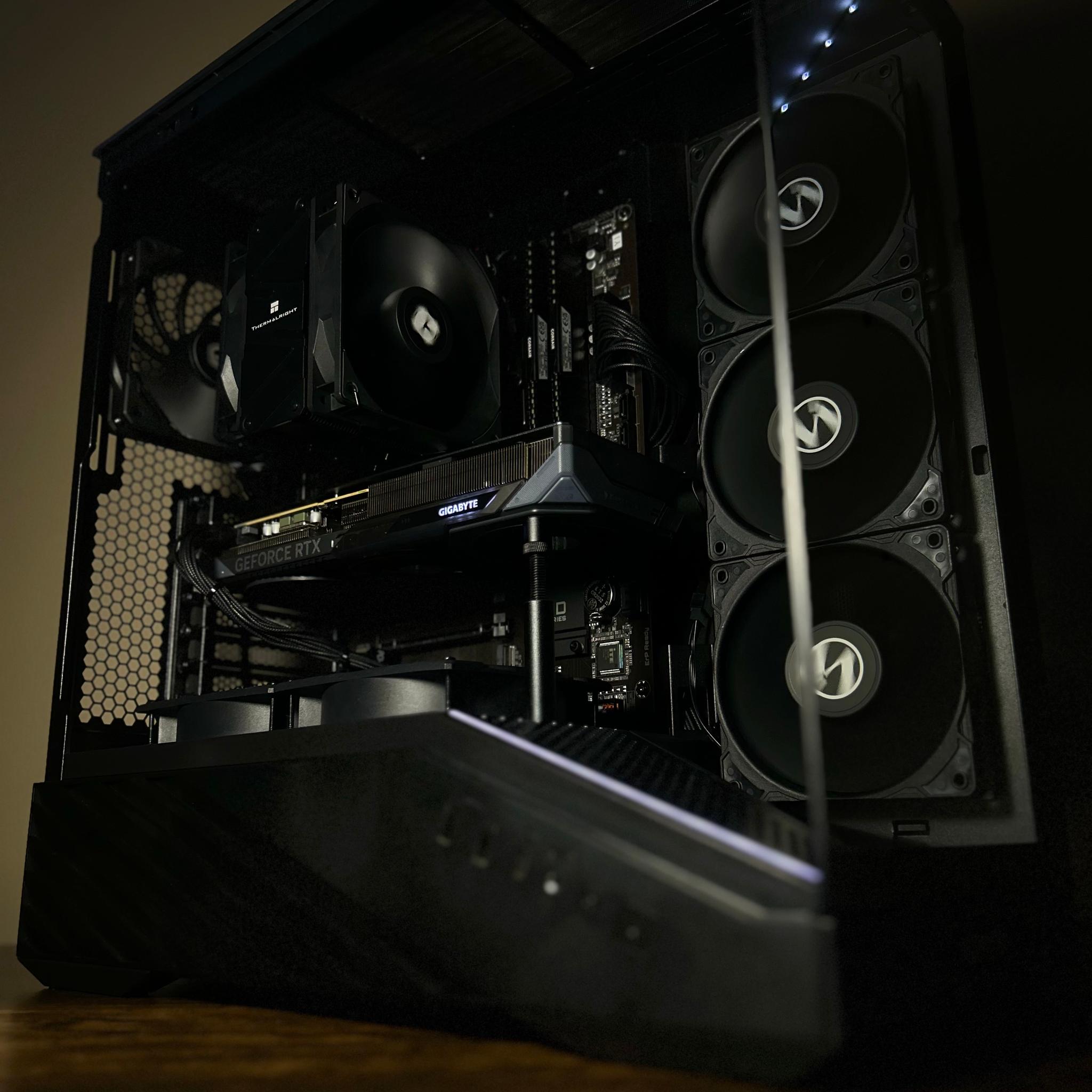 BLACKOUT🦇🖤 GAMING PC | RTX 5060 OC | RYZEN 5 5600X | 32GB DDR4 3200MT/s | 1TB SSD NVMe