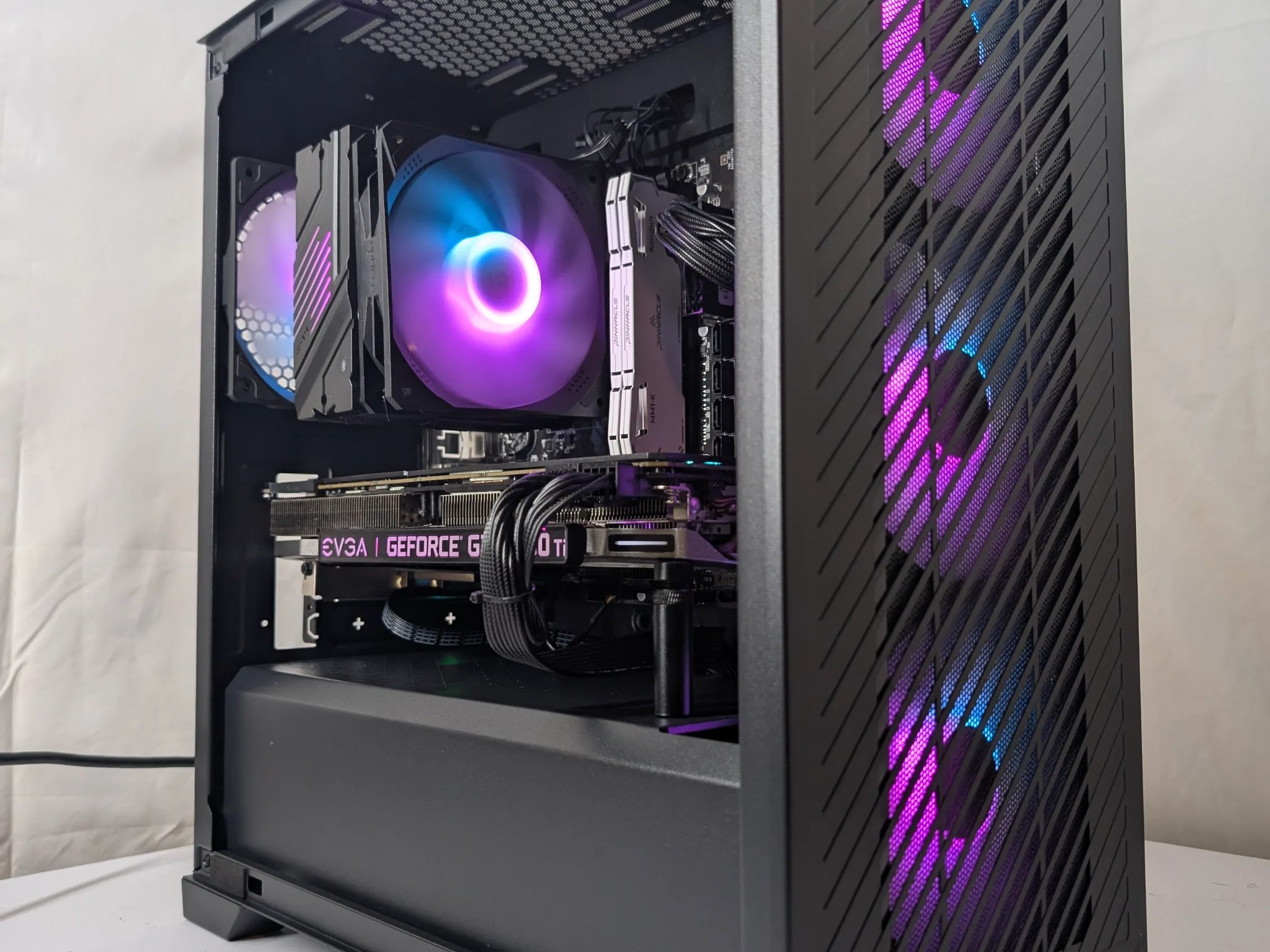 GTX 1080 TI 11GB | RYZEN 5 2600X | 16GB DDR4 | 500GB NVME | WIFI+BT