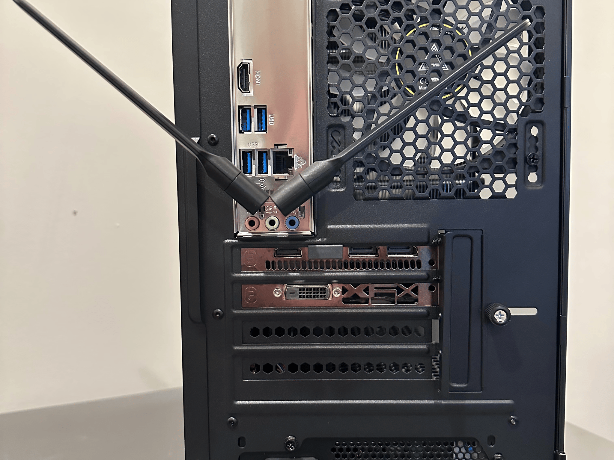 Gaming PC - 8GB Radeon RX 580 - Intel i3 10100F - 16 GB RAM