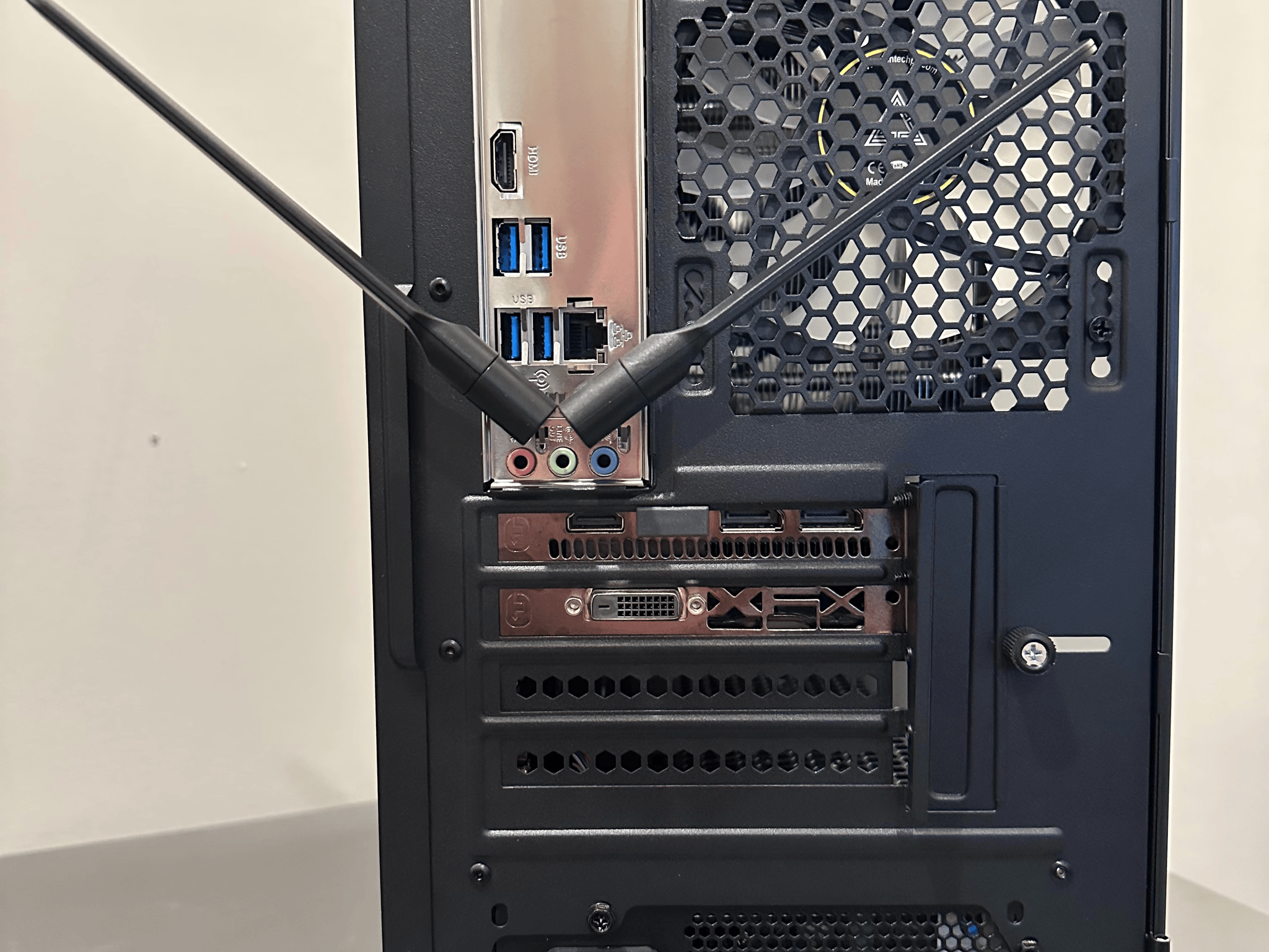 Gaming PC - 8GB Radeon RX 580 - Intel i3 10100F - 16 GB RAM