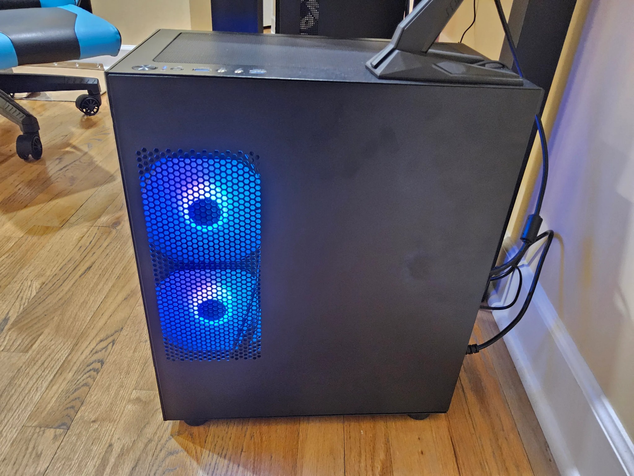 RTX 5060 / ryzen 7 5800xt / 32GB DDR4 / 1TB SSD / Windows 11 pro /  Wifi 7