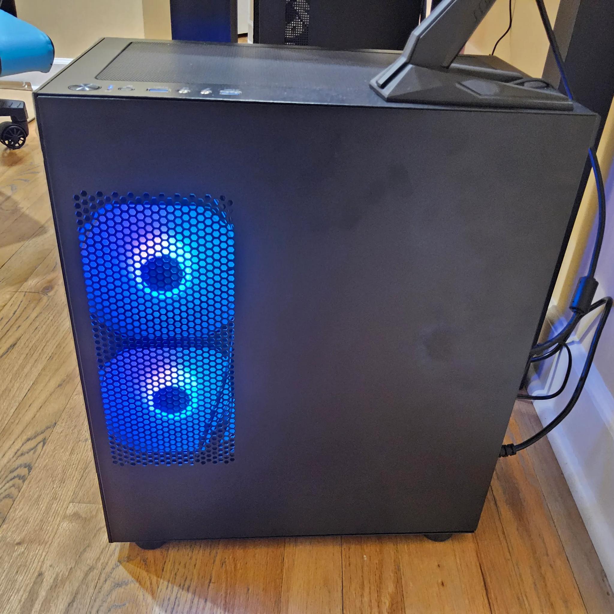 RTX 5060 / ryzen 7 5800xt / 32GB DDR4 / 1TB SSD / Windows 11 pro /  Wifi 7
