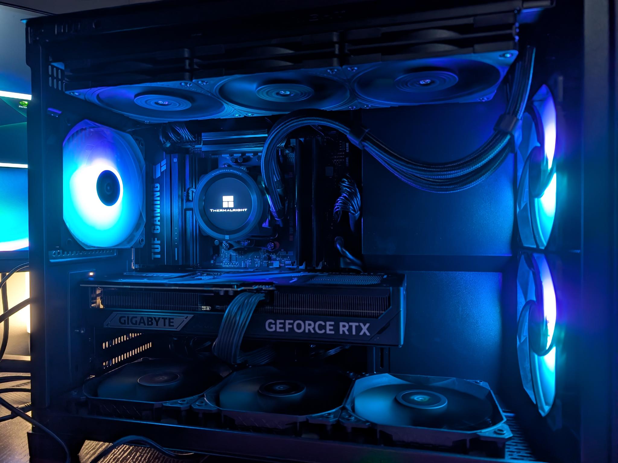 Gigabyte WINDFORCE OC SFF GeForce RTX 5070 Ti