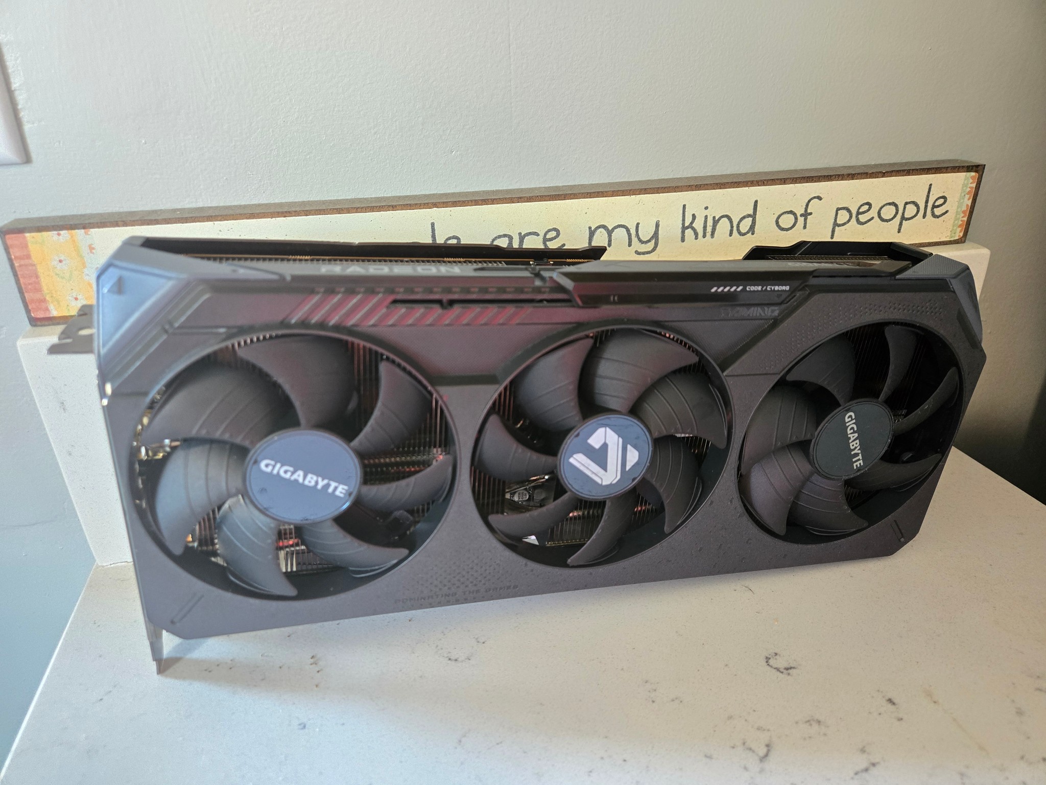 GIGABYTE RX 9070 XT GAMING OC 16G