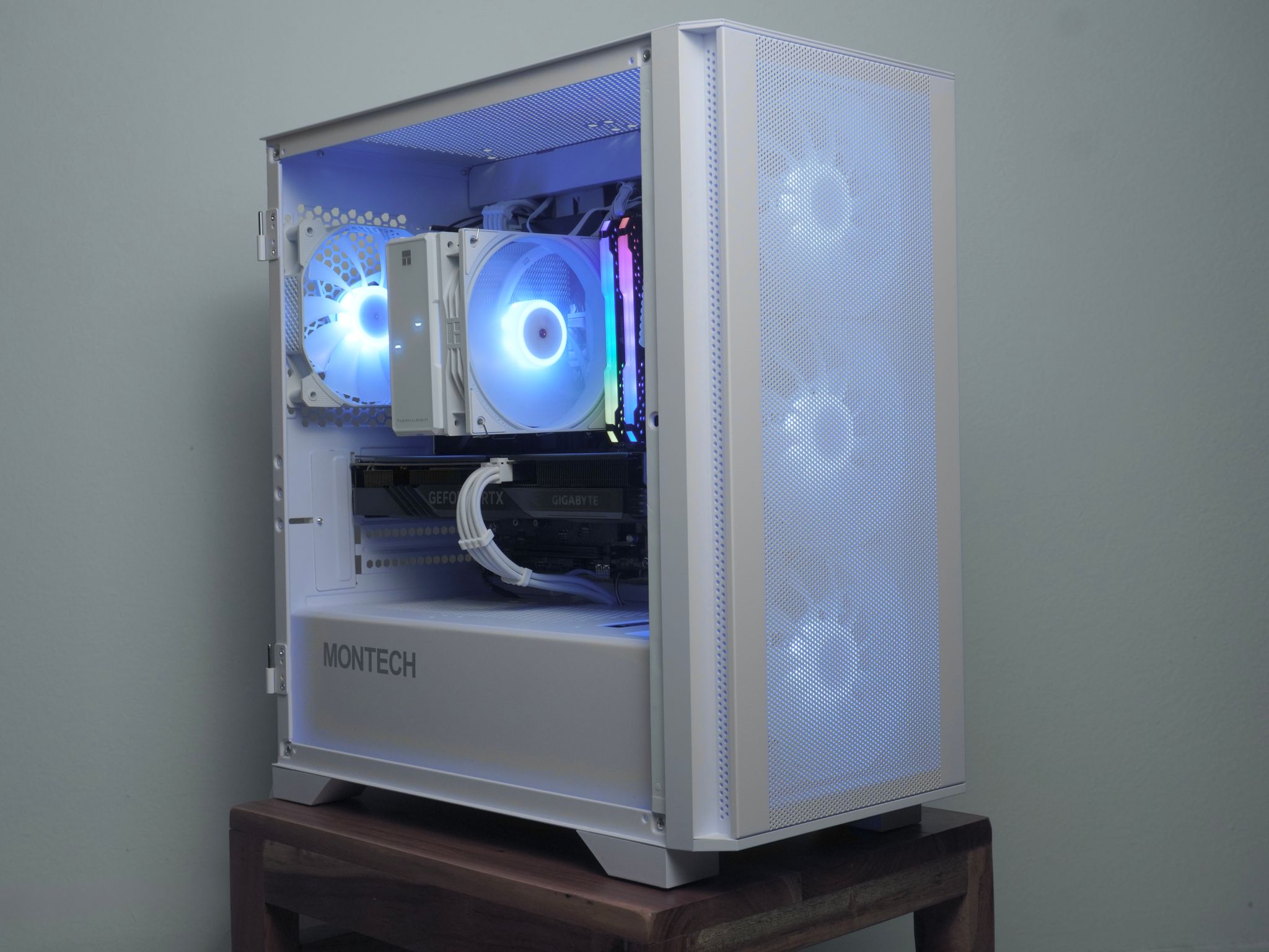 White & Black RTX 4060 Gaming PC
