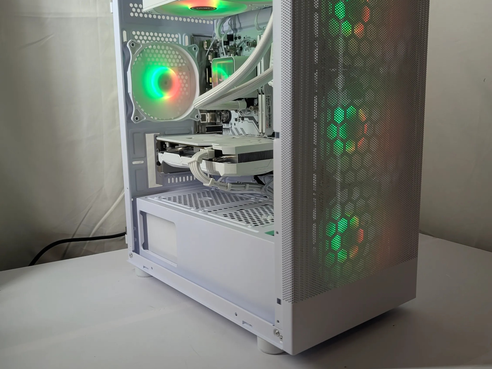 🔥 White Gaming PC – RTX 4060 | Ryzen 5 3600 | 32GB RAM | 1TB NVMe | Wi-Fi & Bluetooth 🔥