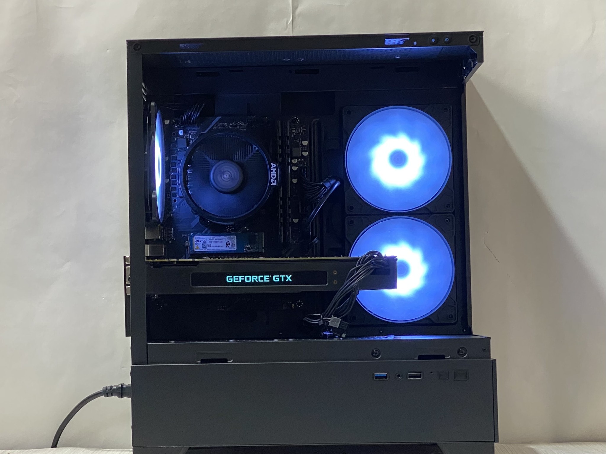 GTX 1070, Ryzen 5 2600, 16GB DDR4, 512GB NVMe SSD, WiFi - Budget Gaming PC