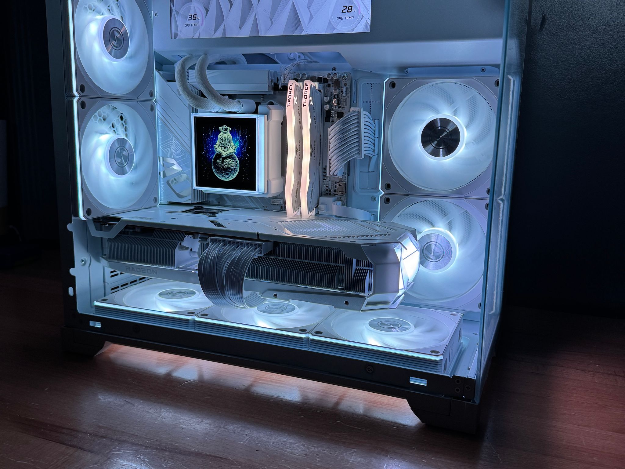 🧊Lian Li PC | Ryzen 7800X3D, 9070 XT, 32GB DDR5, 2TB SSD, Lian Li Case/Fans/Cooler/PSU