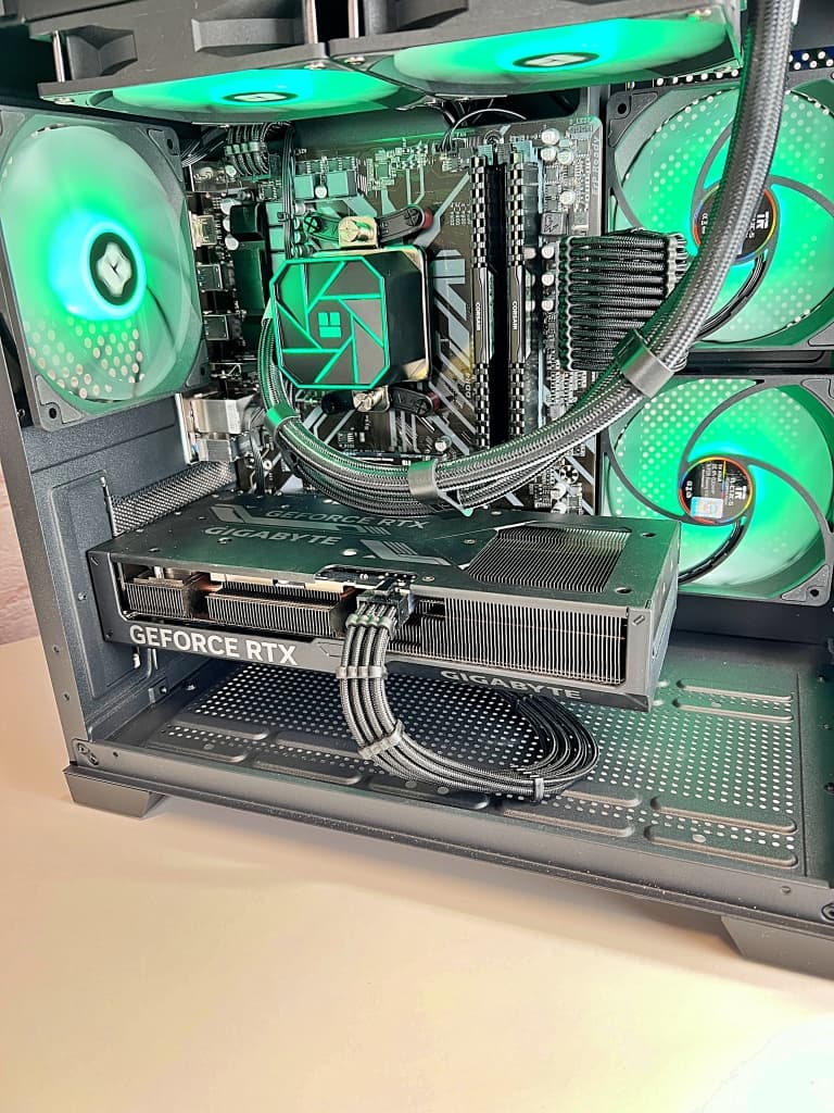 Liquid Cooled RTX 4070 Ryzen 5 5600X 32GB RAM 1TB M.2 Win 11 Gaming PC
