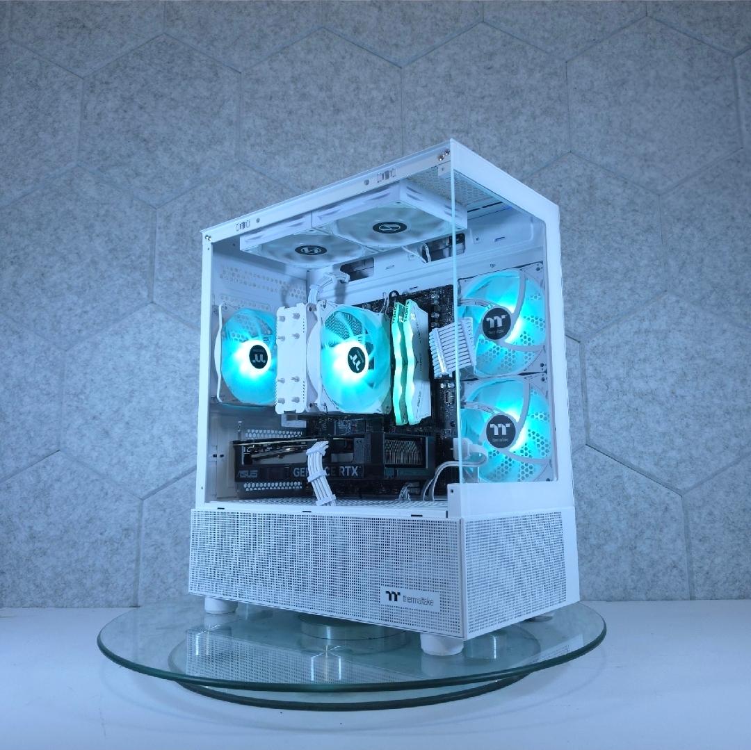 ASUS RTX 4070 💚 Ryzen 5 9600X