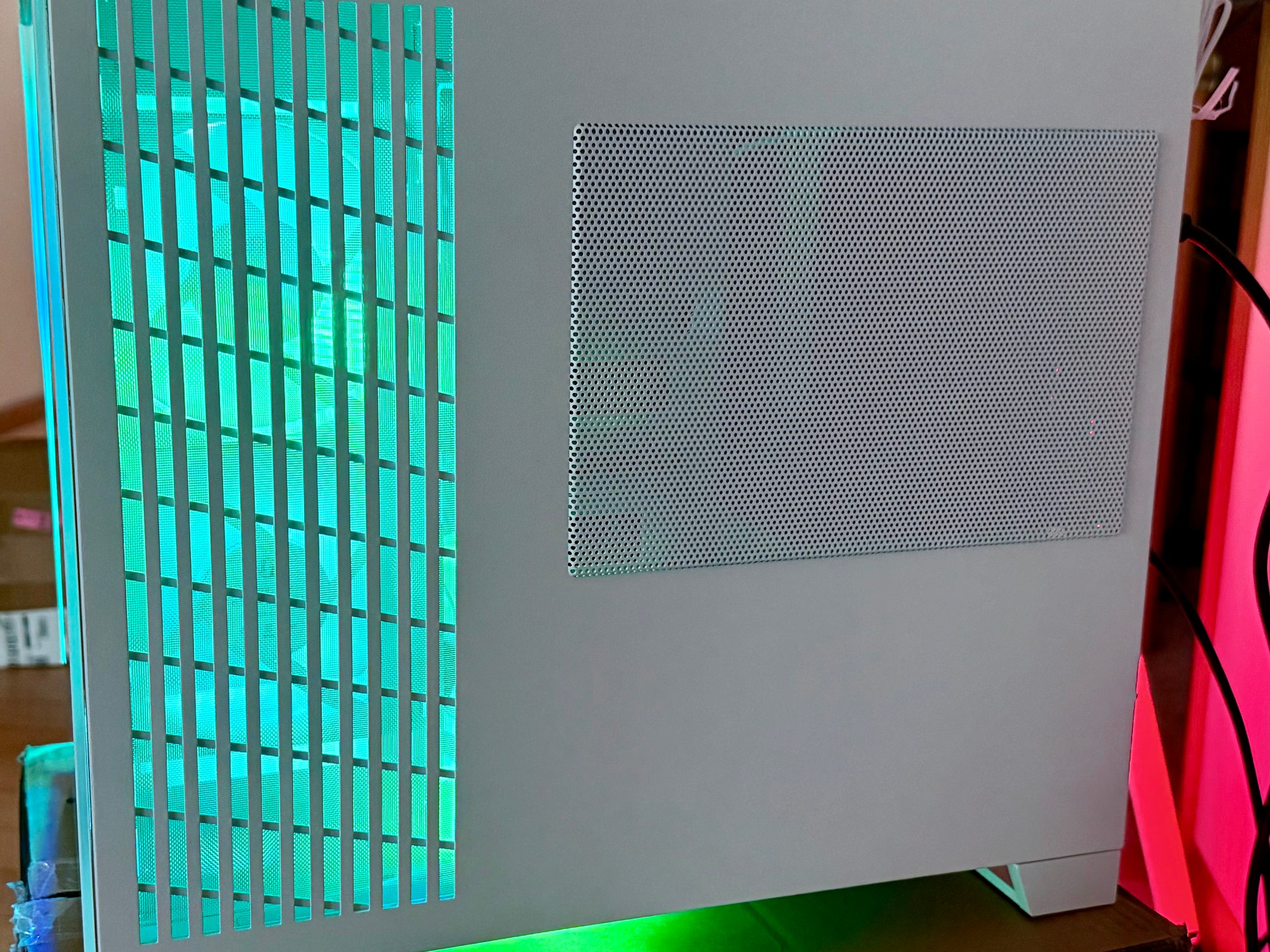 New White & Black Gaming PC | Ryzen 5 7600X | RX 9060 XT | 32GB DDR5 | PCIe 5.0 | 360MM AIO