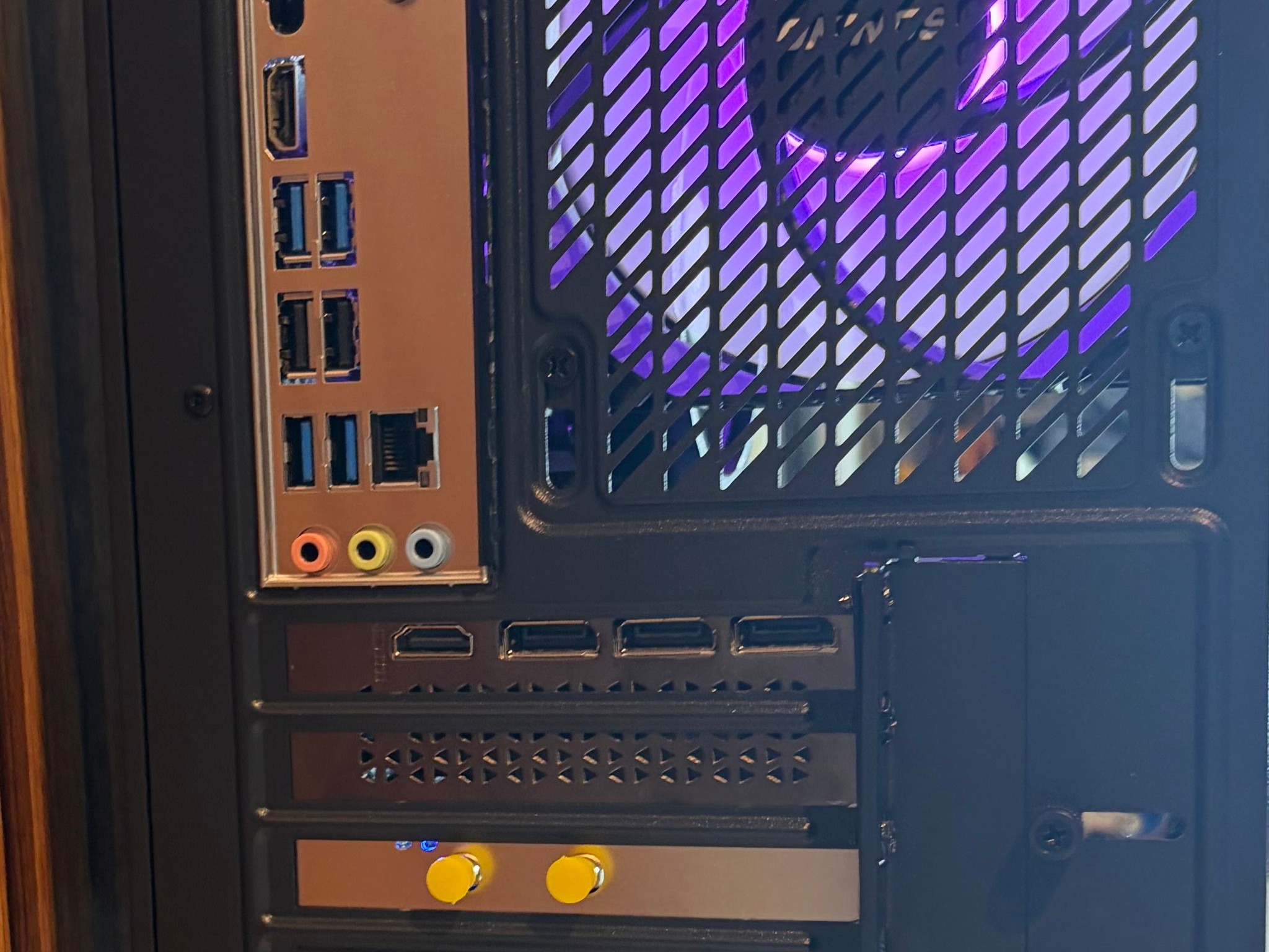 RTX 5060 | RYZEN 7 2700 | 16GB DDR4 | 500GB SSD | 450W | windows 11 PRO