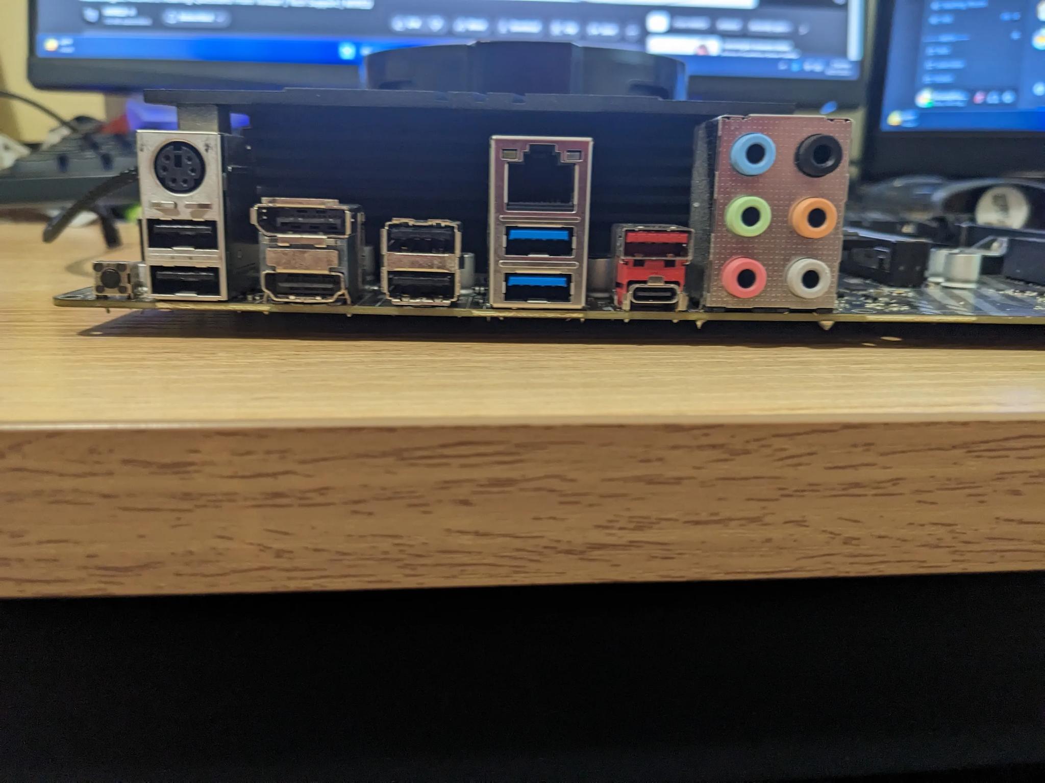 B550 A-Pro |Ryzen 5 5600g| 16gb 3200| 1tb Ssd |