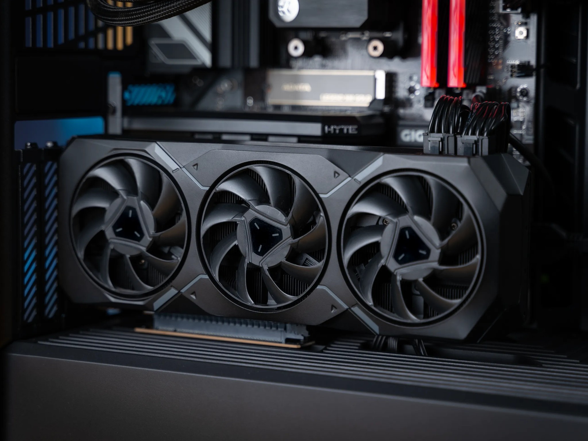 “Nebulor” RX 7900 XT Ryzen 7600X 32GB Windows 11 Pro 2TB Gaming PC Powerhouse