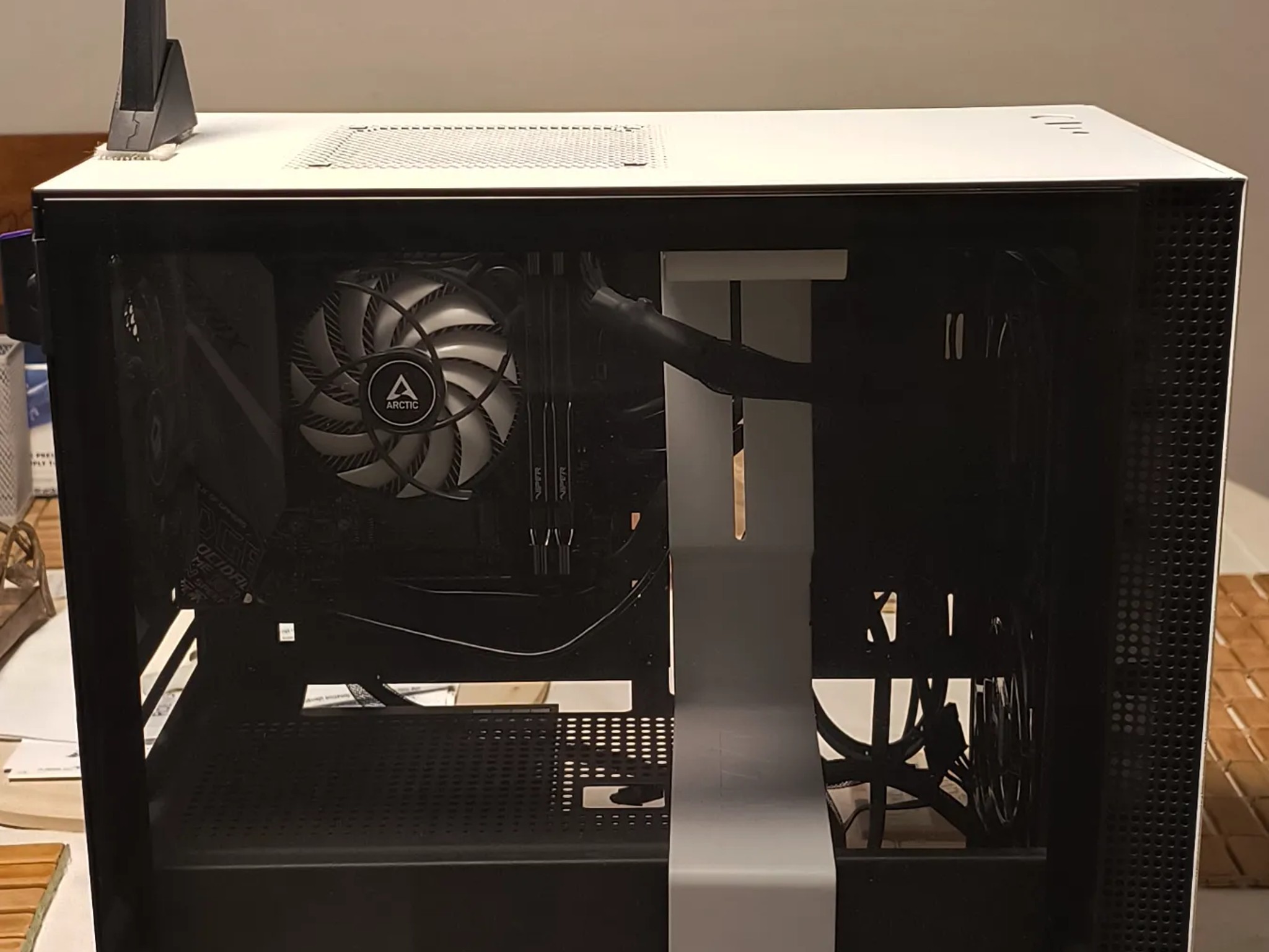 9600k , 16gb Ddr4 4400, 1000w PSU, no GPU.