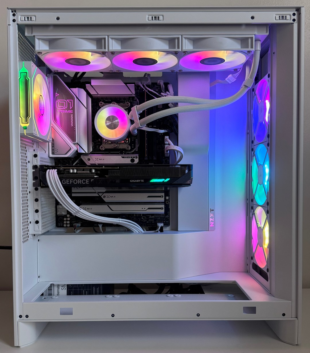 AMD Ryzen 7 8700F 32GB DDR5 RAM GeForce RTX 5060 1TB NVMe SSD NZXT