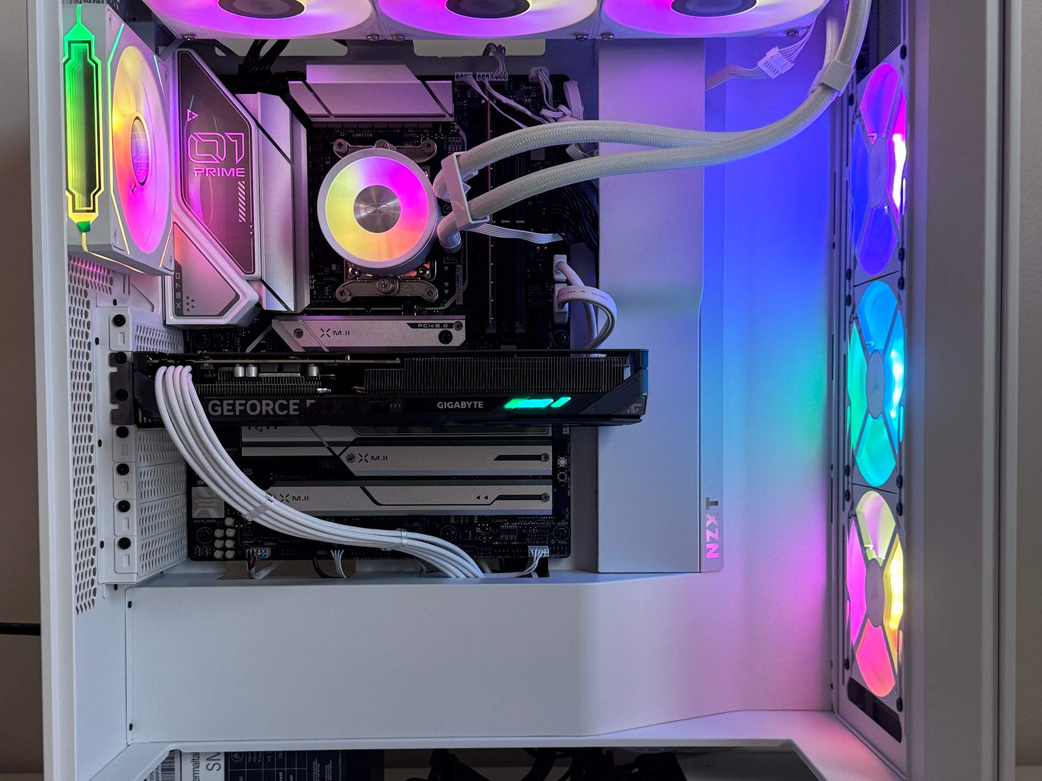 AMD Ryzen 7 8700F 32GB DDR5 RAM GeForce RTX 5060 1TB NVMe SSD NZXT H7 Flow AM5 Gaming PC
