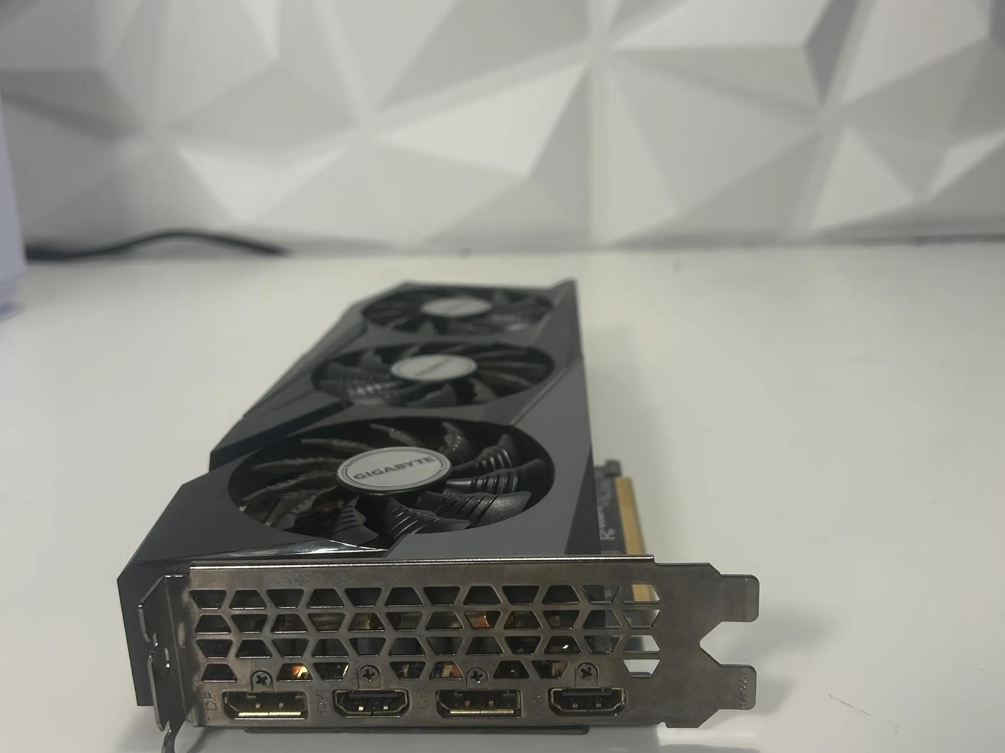 *ARTIFACTS* RTX 3060 12GB GDDR6 Gigabyte WindForce