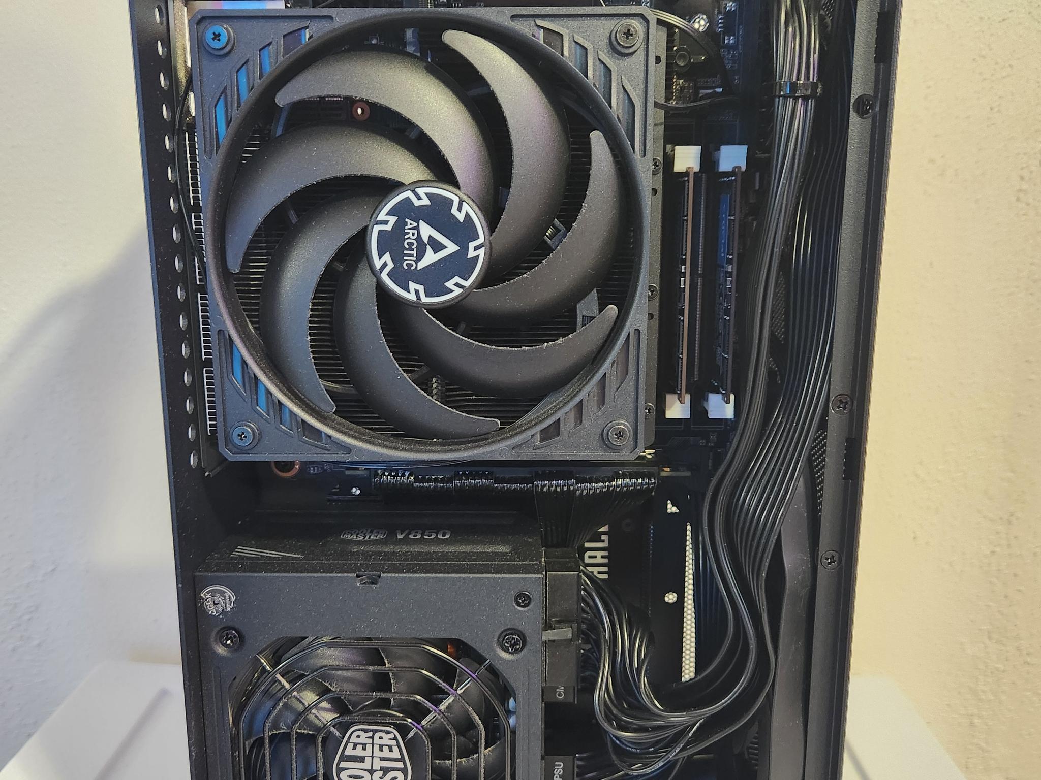 SFF Gaming PC – Ryzen 9 7945HX3D + Radeon RX 9070 + 48GB DDR5 + 2TB SSD