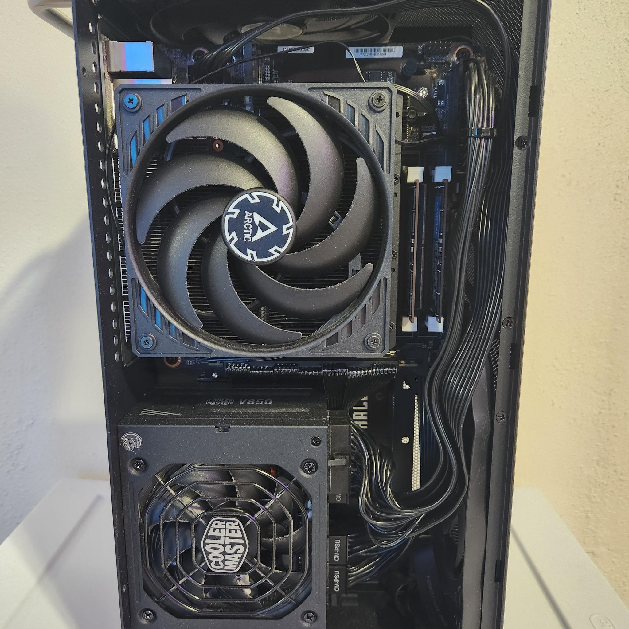 SFF Gaming PC – Ryzen 9 7945HX3D + Radeon RX 9070 + 48GB DDR5 + 2TB SSD