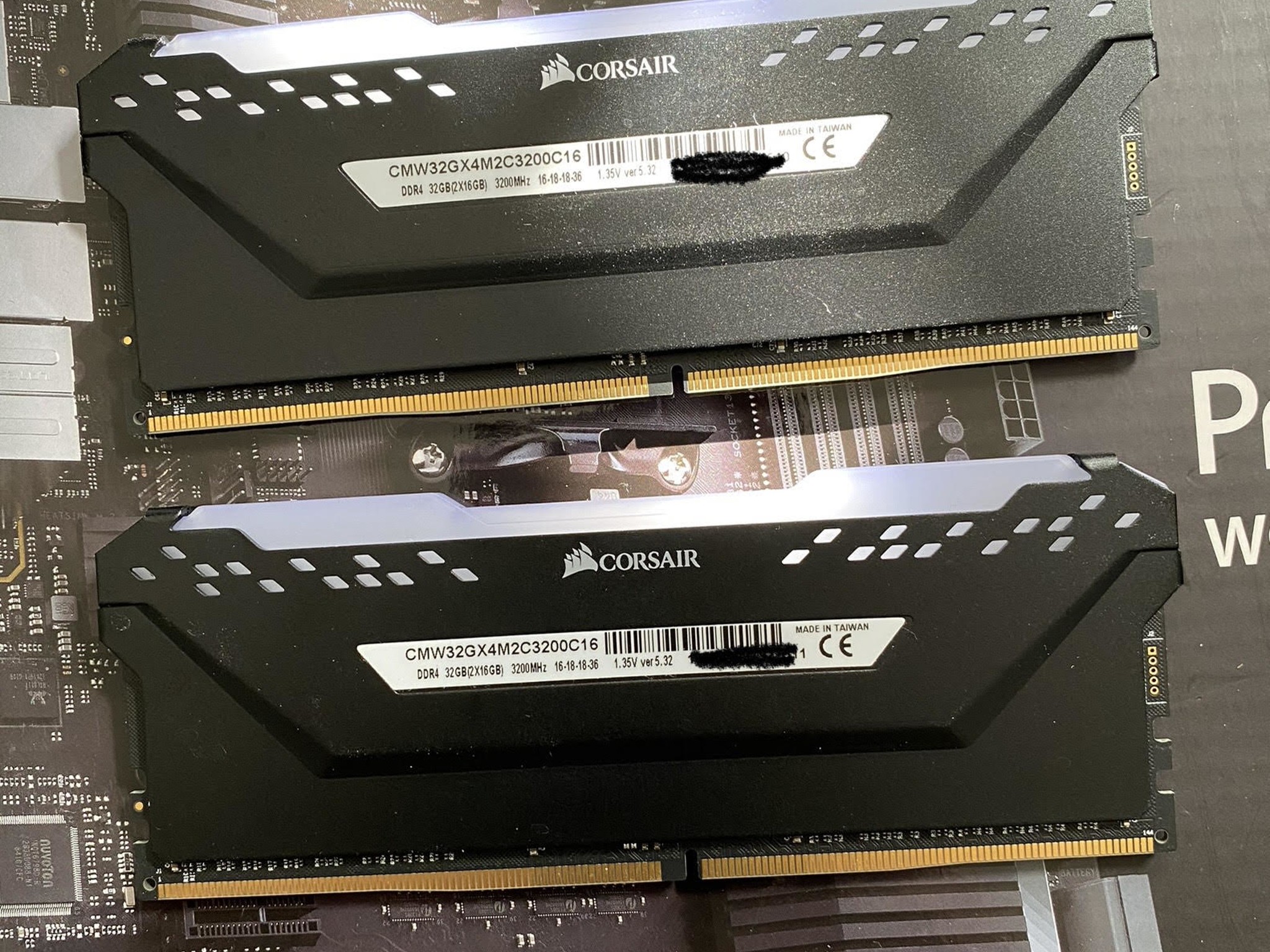 32GB Corsair Vengeance RGB Pro DDR4 3200CL16 (2X16)
