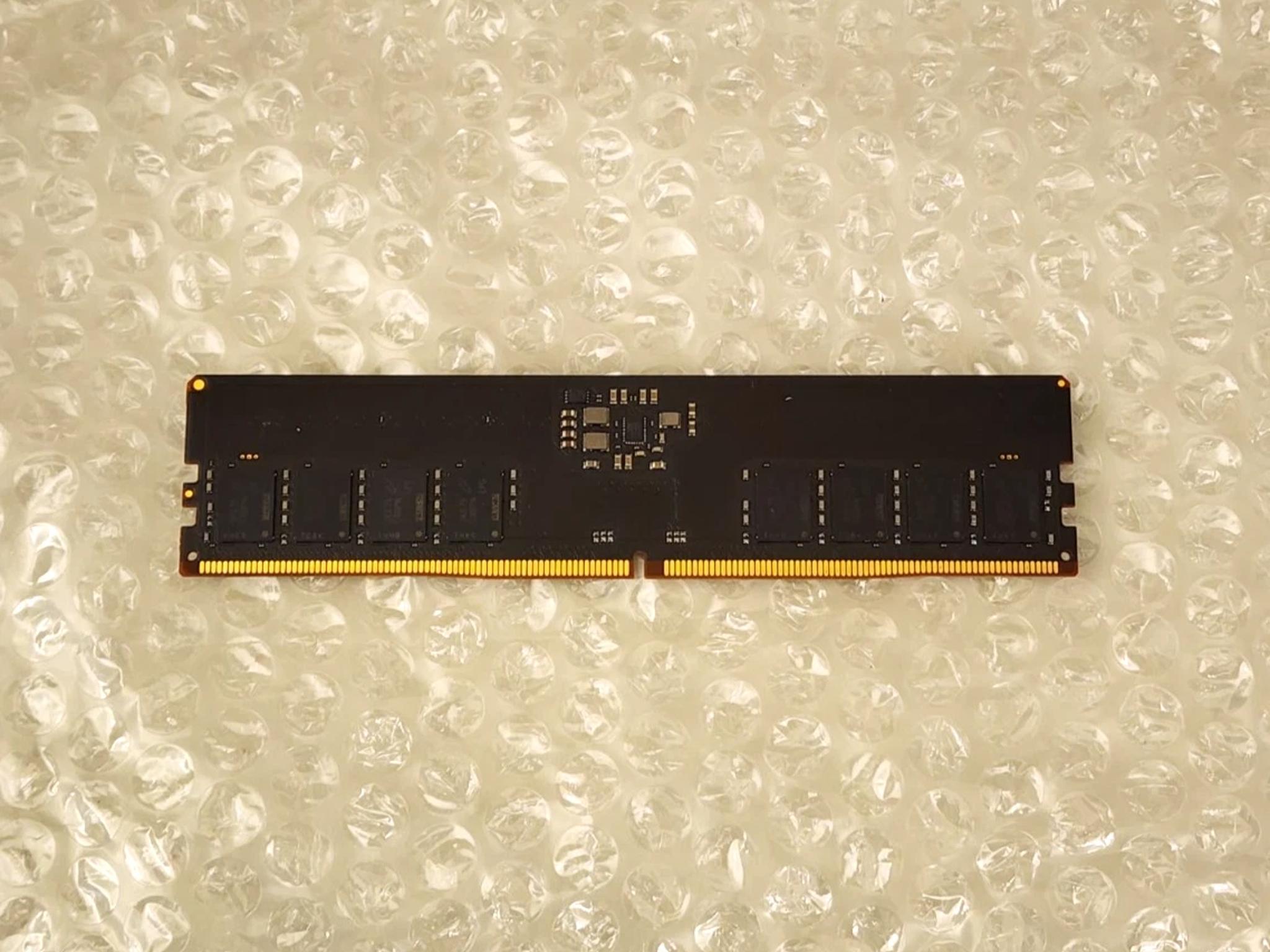 Crucial RAM 16GB DDR5 5600MHz UDIMM Desktop Memory CT16G56C46U5 Micron