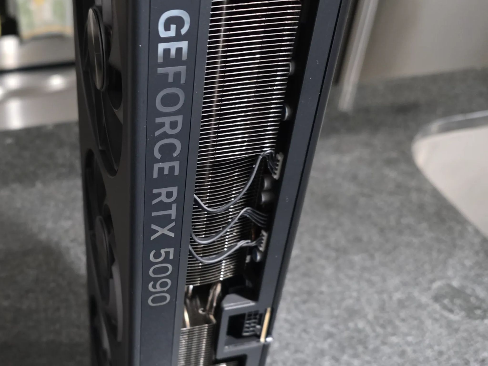 HP RTX 5090