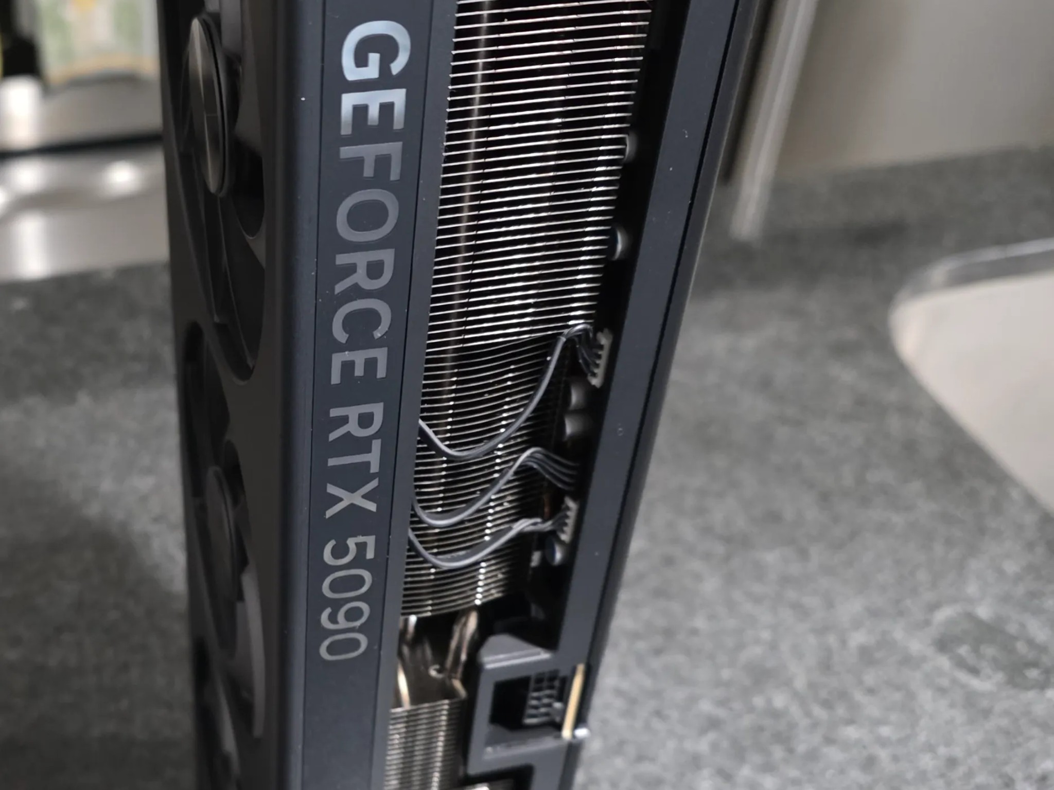 HP RTX 5090