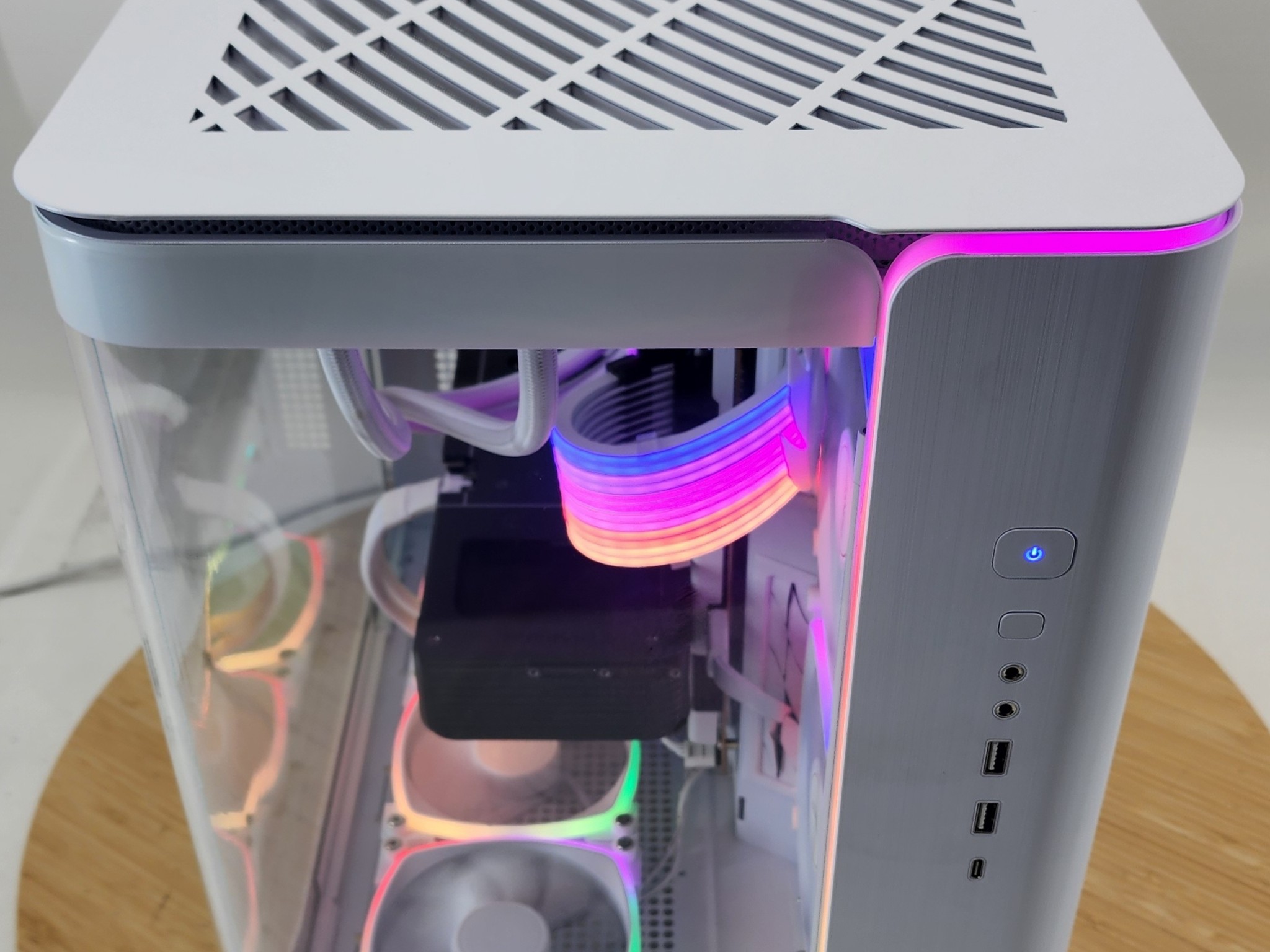 Gaming PC Ryzen 7 9700X 32GB RAM 2TB SSD RTX 5070 12GB Windows 11 Computer