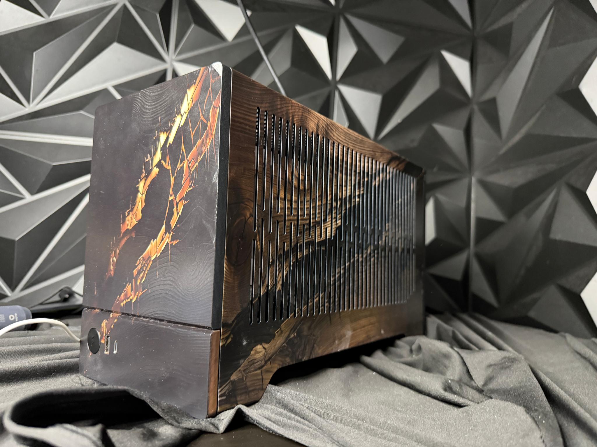 🌙🌲 MIDNIGHT OAK 🌲🌙 Ryzen 7 7700X| RTX 5070| 32 GB DDR5| 2 TB Nvme | 850W Gold PSU