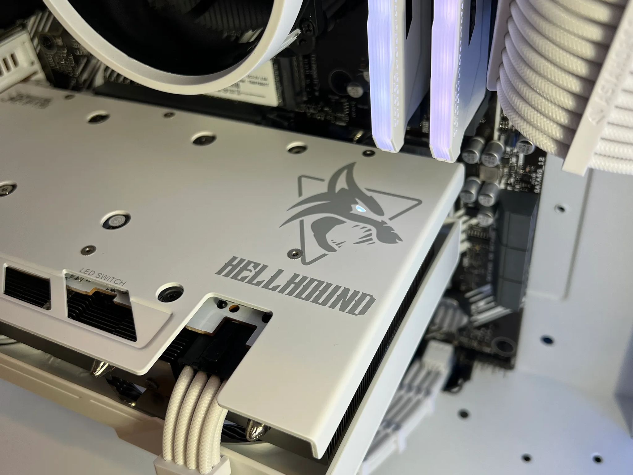 Ryzen 5 5600 | AMD Radeon RX 6650XT | White Theme Gaming PC
