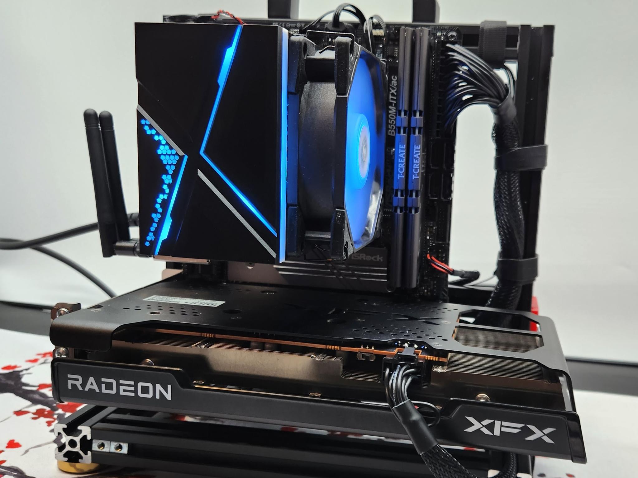 Tiny Portable Rig Ryzen 5 / 32GB DDR 4 / 1TB SSD / RX 6600 8GB
