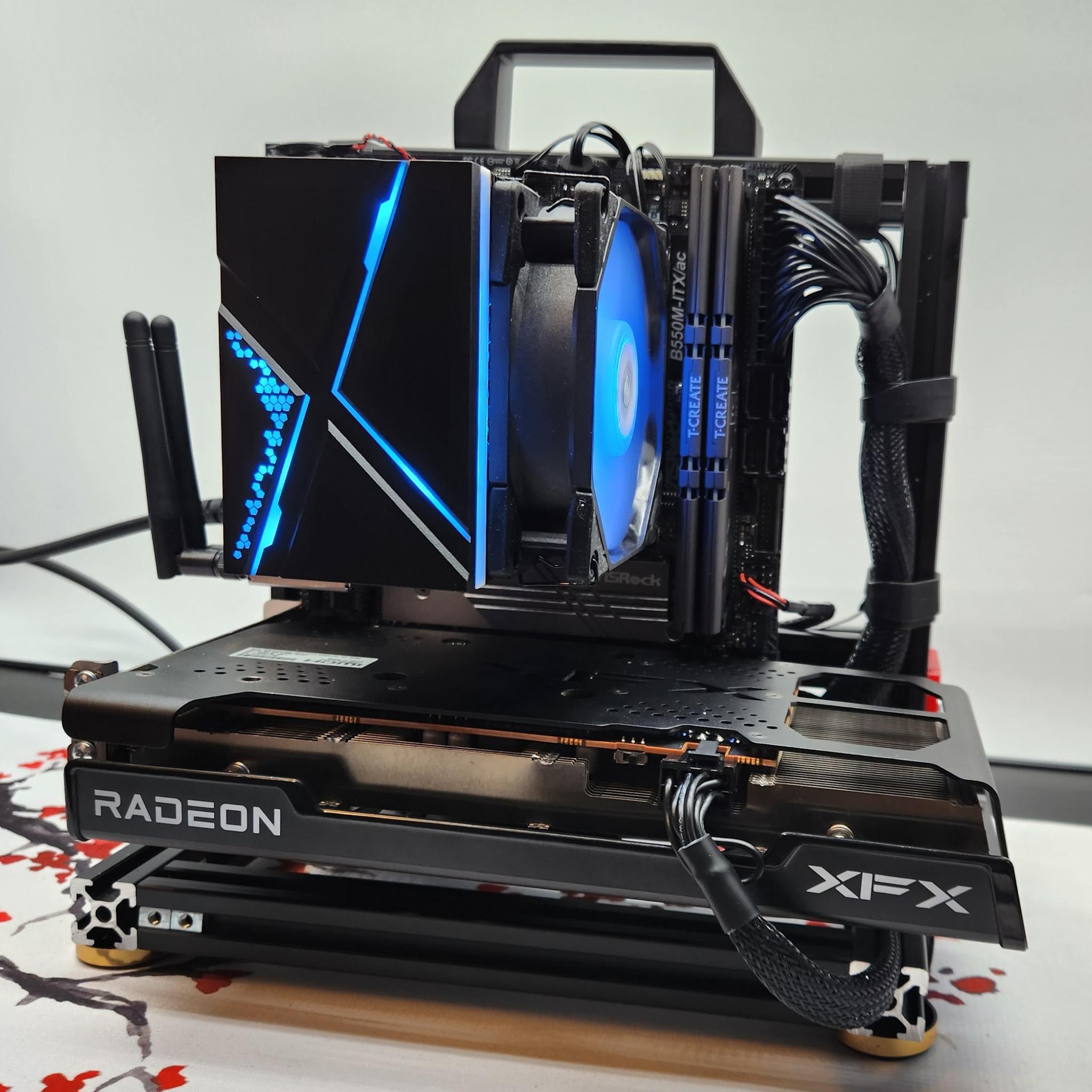 Tiny Portable Rig Ryzen 5 / 32GB DDR 4 / 1TB SSD / RX 6600 8GB