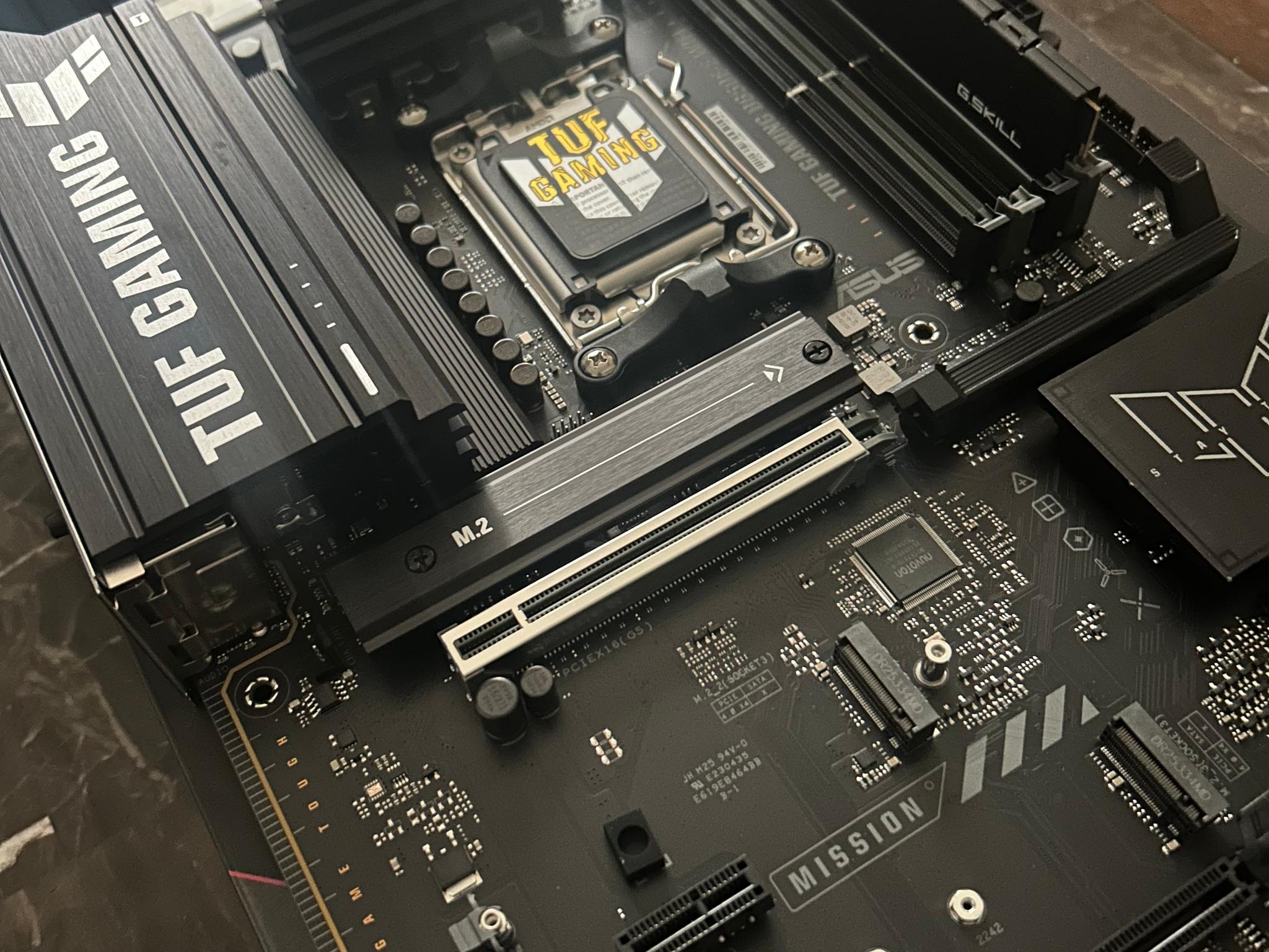 ASUS B650E TUF GAMING + 1 X 16GB GSkill Flare
