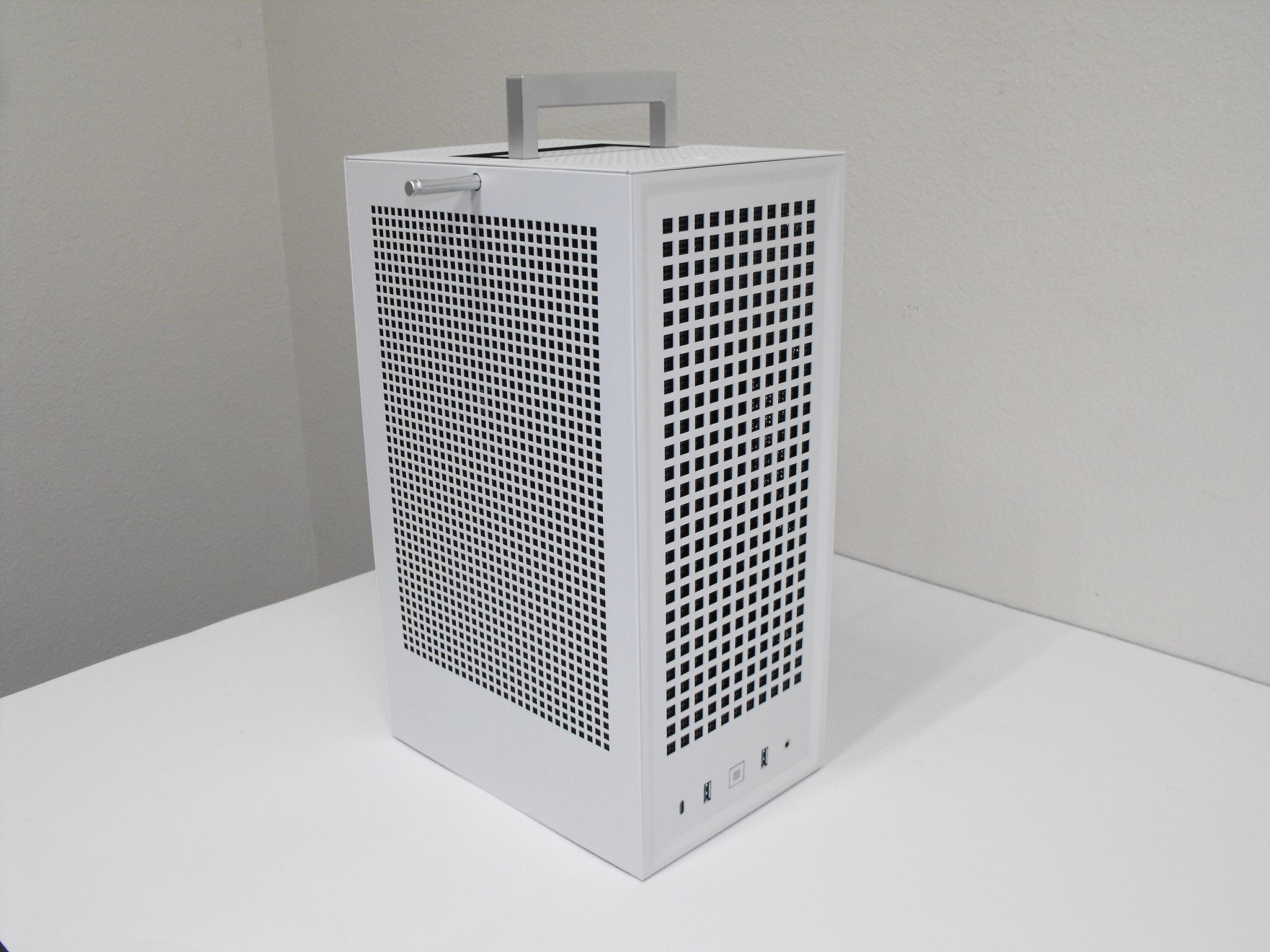 ITX PC on Sale! Ryzen 5 5600X, RTX 3070, 32GB DDR4-3200, 2TB SSD NVMe