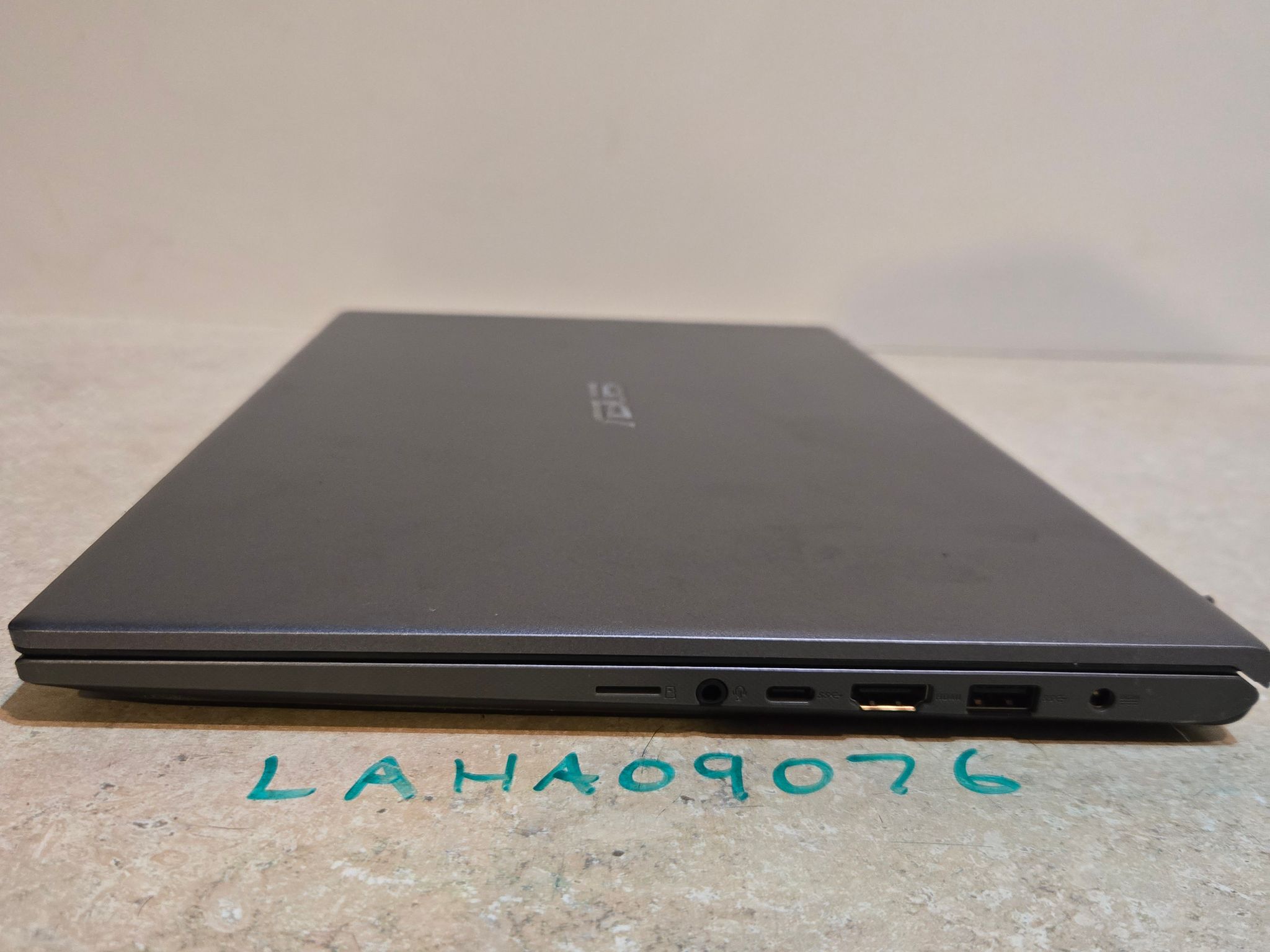 Asus VivoBook 15.6" Laptop - intel i3 - 128gb Storage - Model F512F