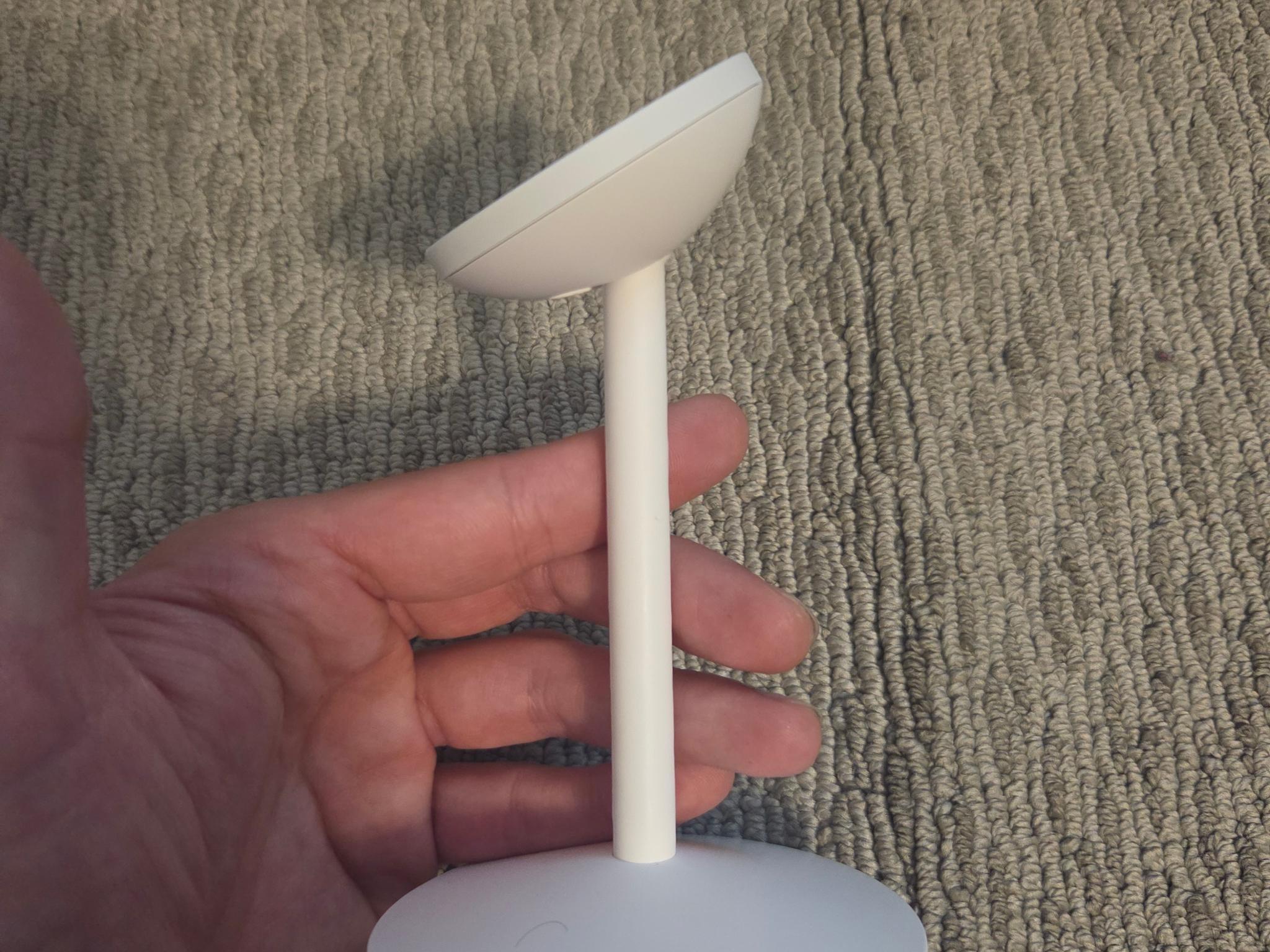 Anker mag go in white (excellent condition)