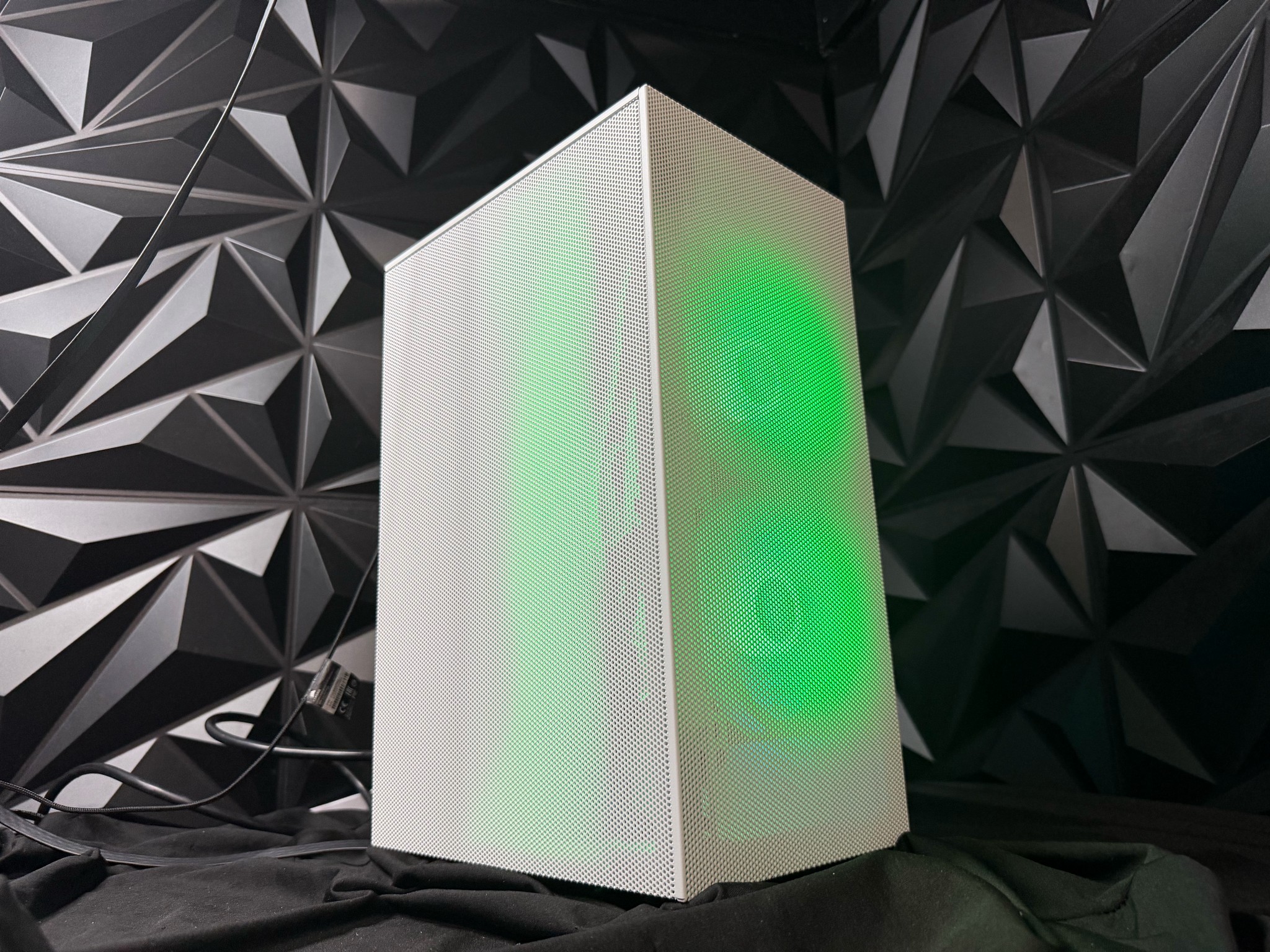 🥛❄️ THE MILK MINI ❄️🥛Ryzen 5 7500X3D| RX 9060XT 16 GB| 32 GB DDR5| 1 TB NVMe| 650W PSU